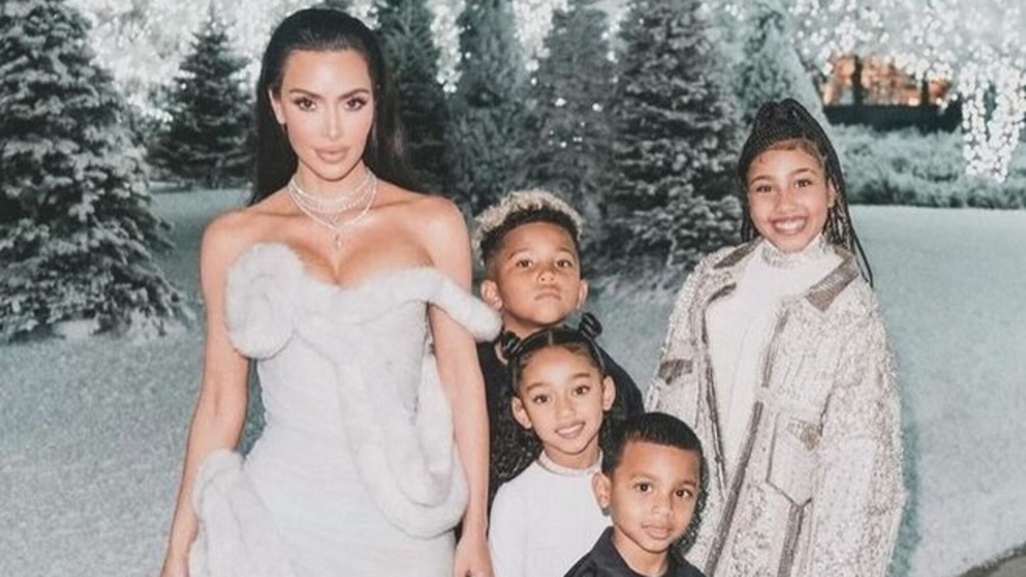 Кім Кардаш'ян з родиною