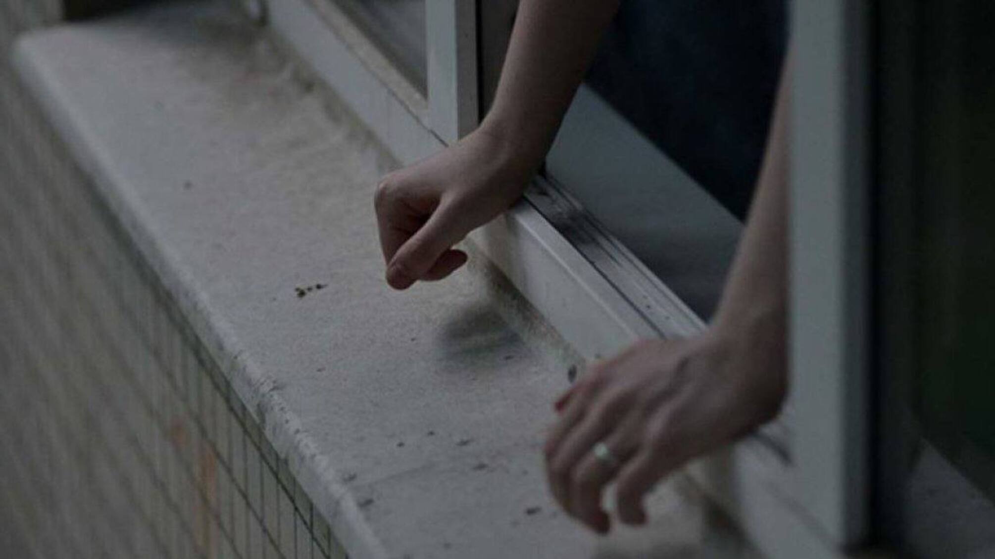 В Черновцах мужчина выпрыгнул из окна здания ТЦК