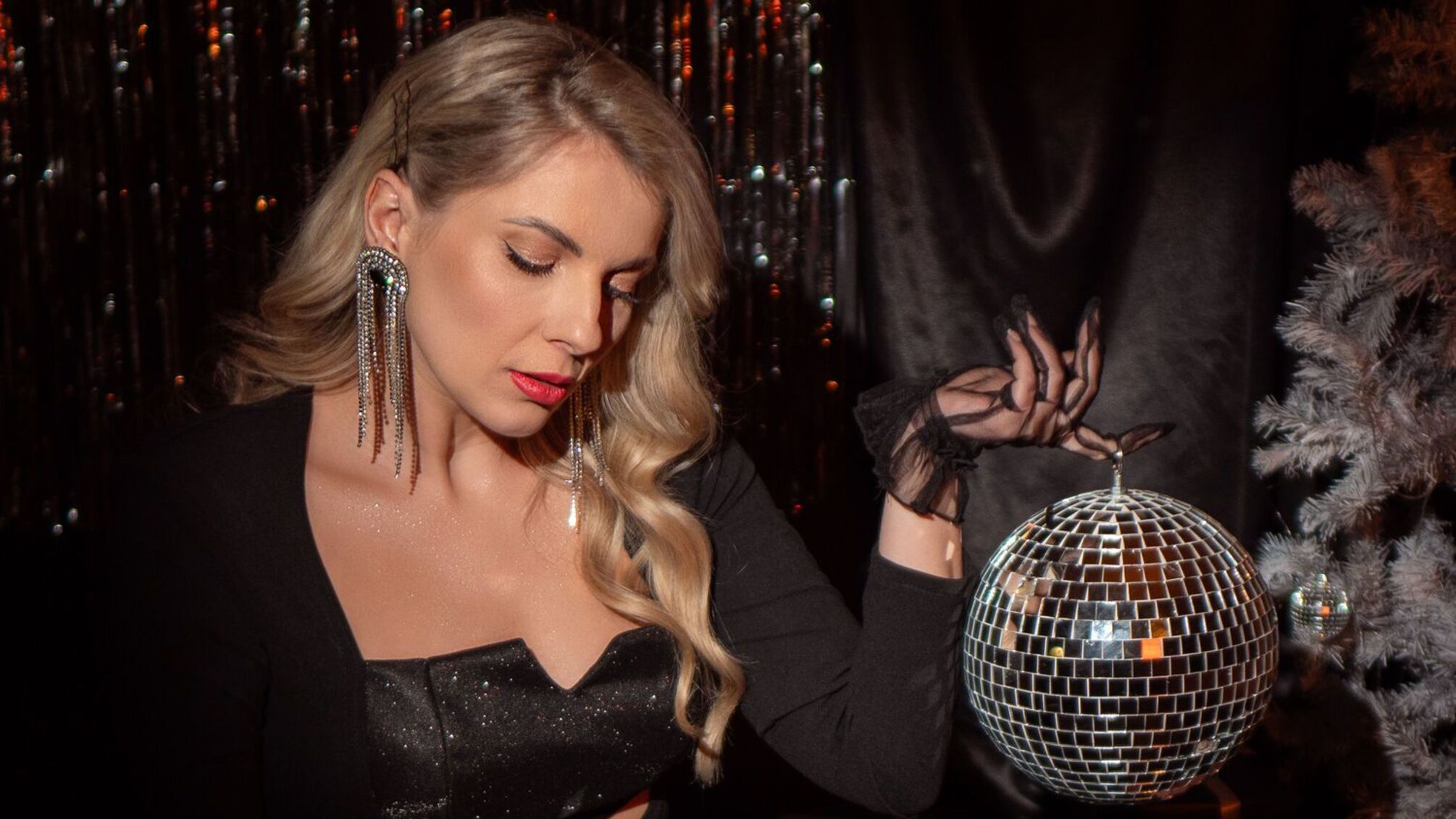 Крістіна Присяжнюк завершує творчий рік святковою піснею 'Новорічна'