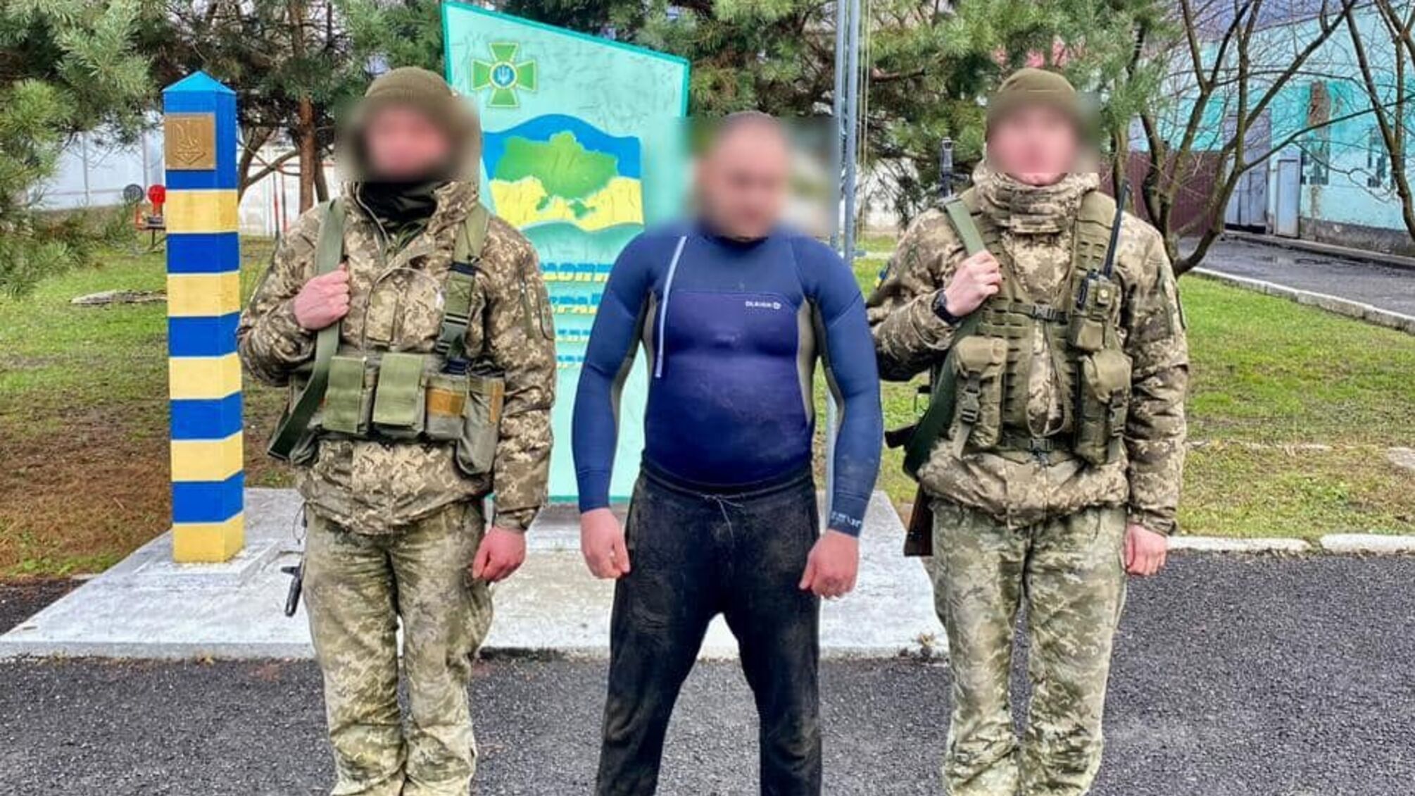 Голий в очереті: прикордонники зловили чоловіка, який хотів дістатись Молдови 