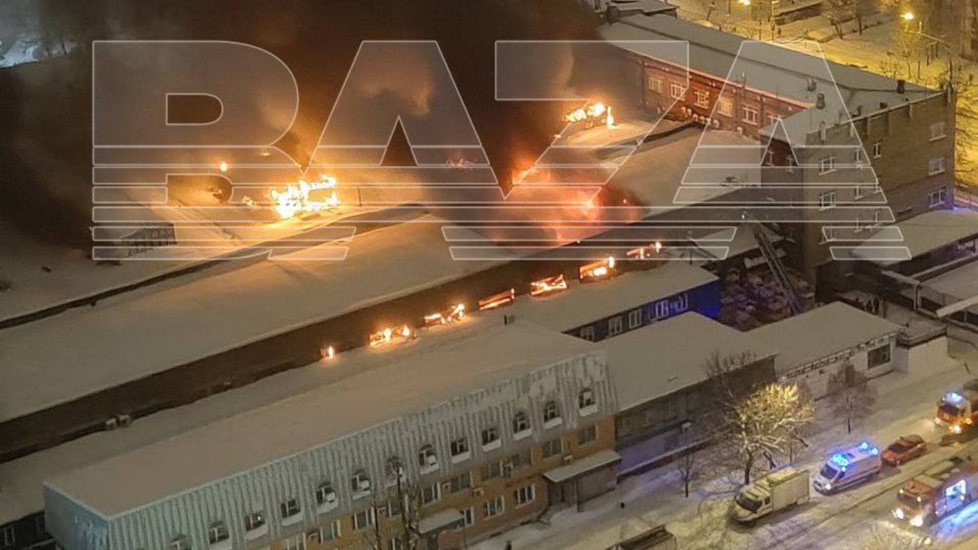 Пожар на заводе специализированных автомобилей в Москве: горит до 2000 квадратных метров