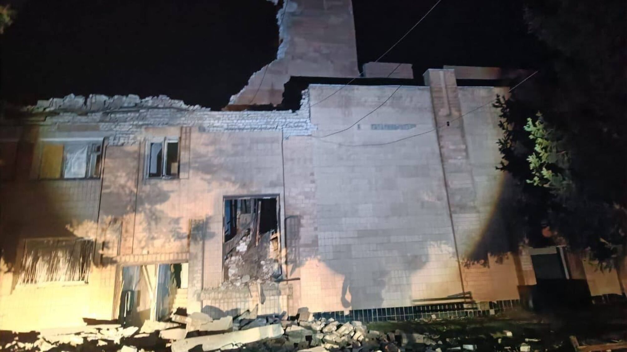 Российские военные атаковали Восток Украины: пострадали частные дома и инфраструктура