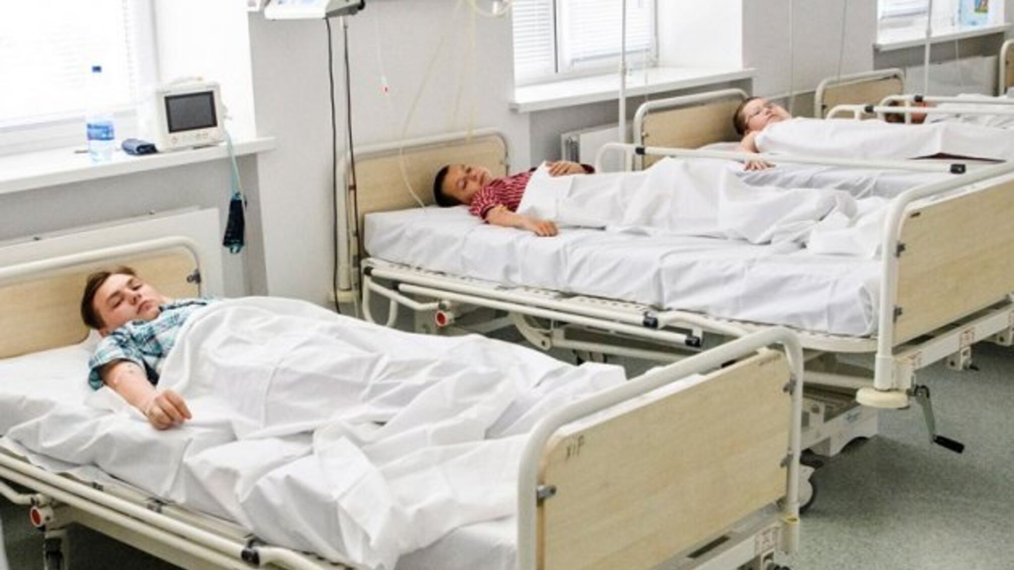 27 студентів опинились у лікарні з симптомами отруєння у Полтаві