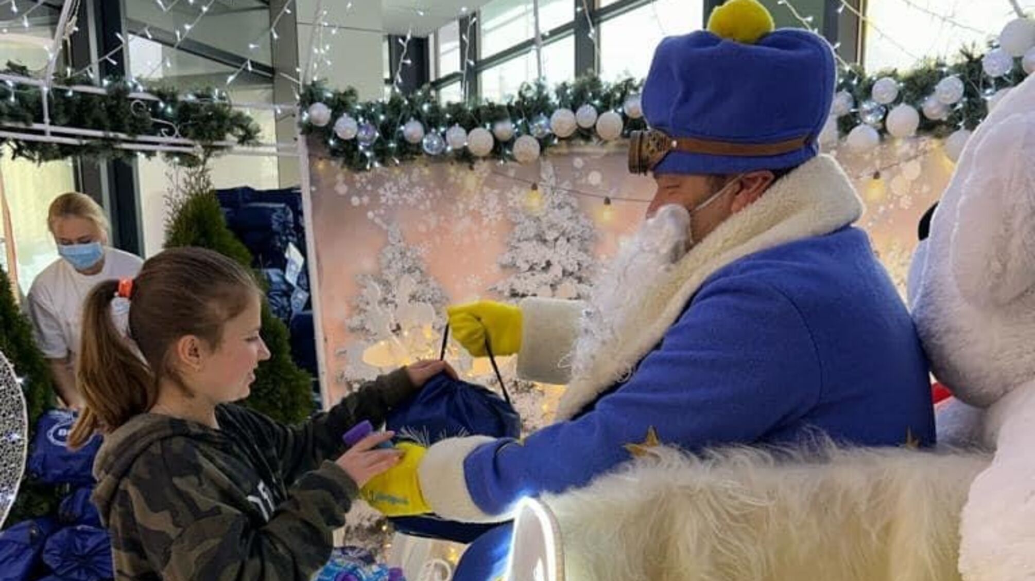 Діти з Охматдиту отримали привітання зі святом