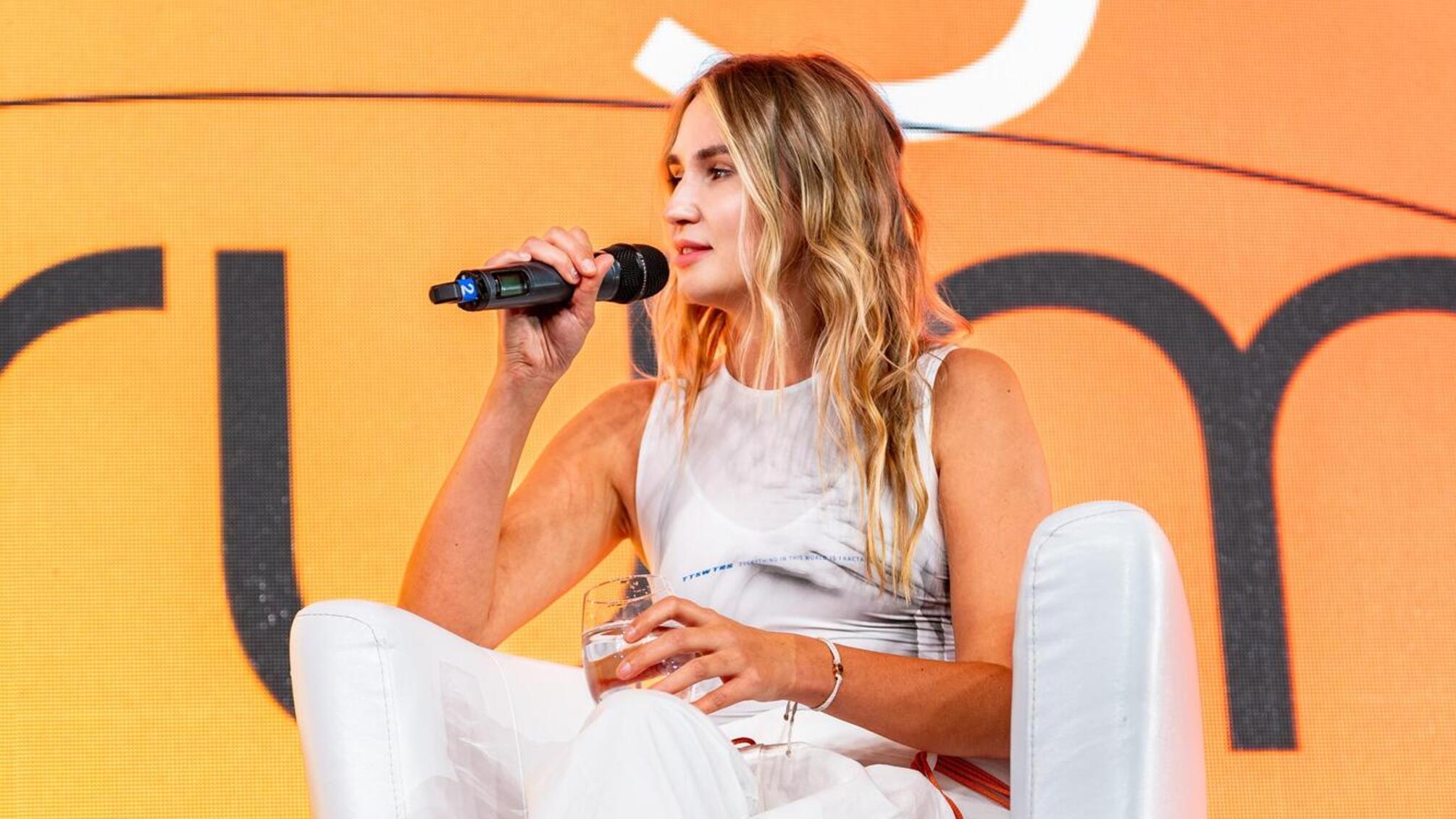 Аніта Соловей, засновниця концепції оранжевого блогера, святкує день народження