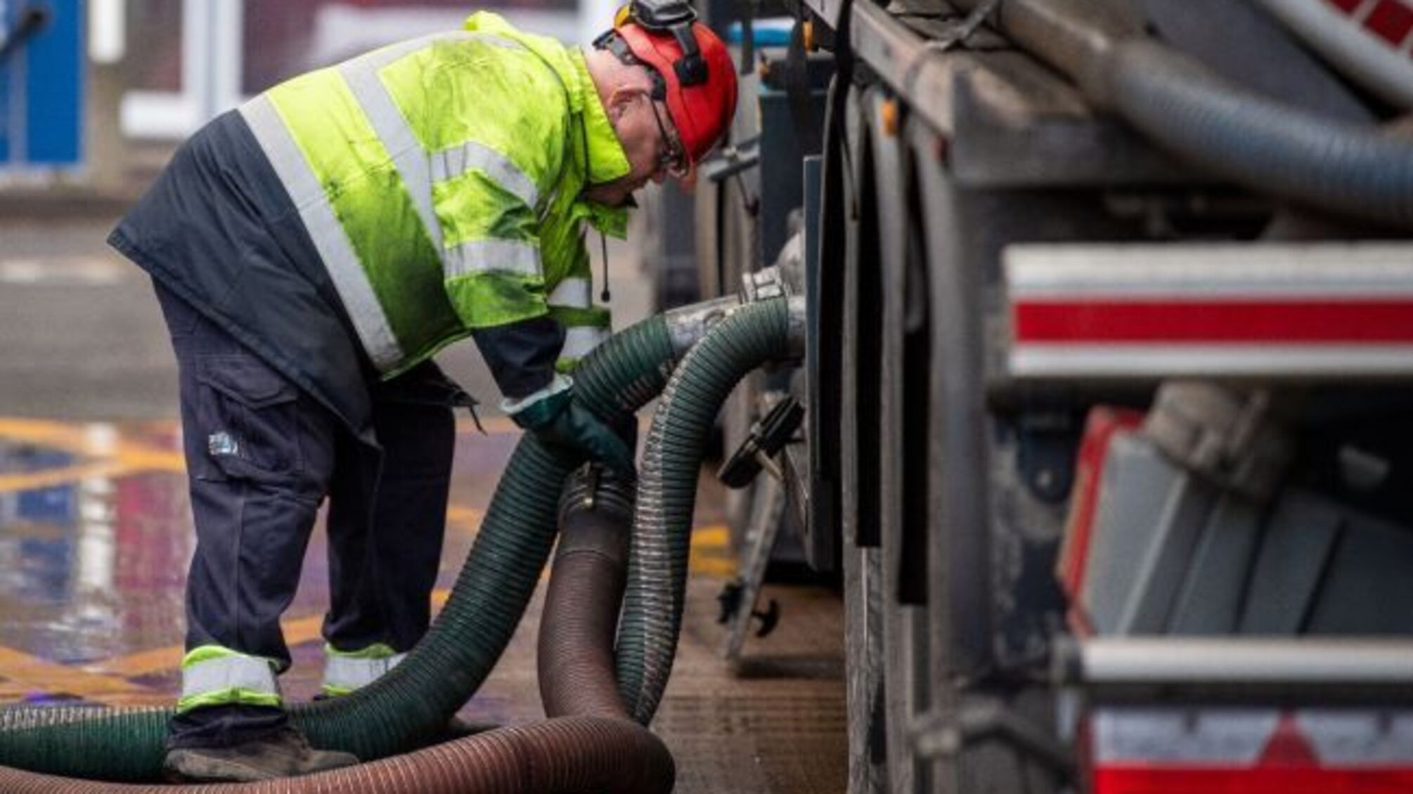 'Ринок вже наповнюється': експерт розповів, як зміниться ціна пального в Україні через блокування польського кордону