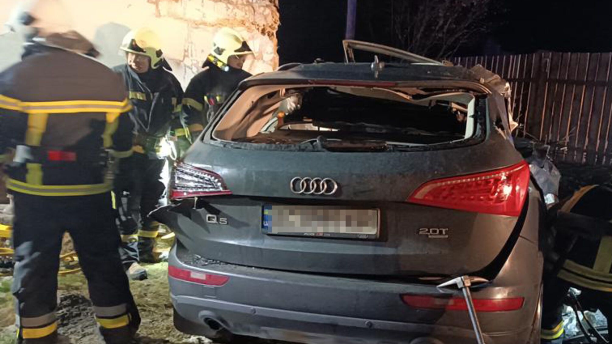 Смертельное ДТП во Львовской области: Audi Q5 влетела на скорости в стену дома (фото)