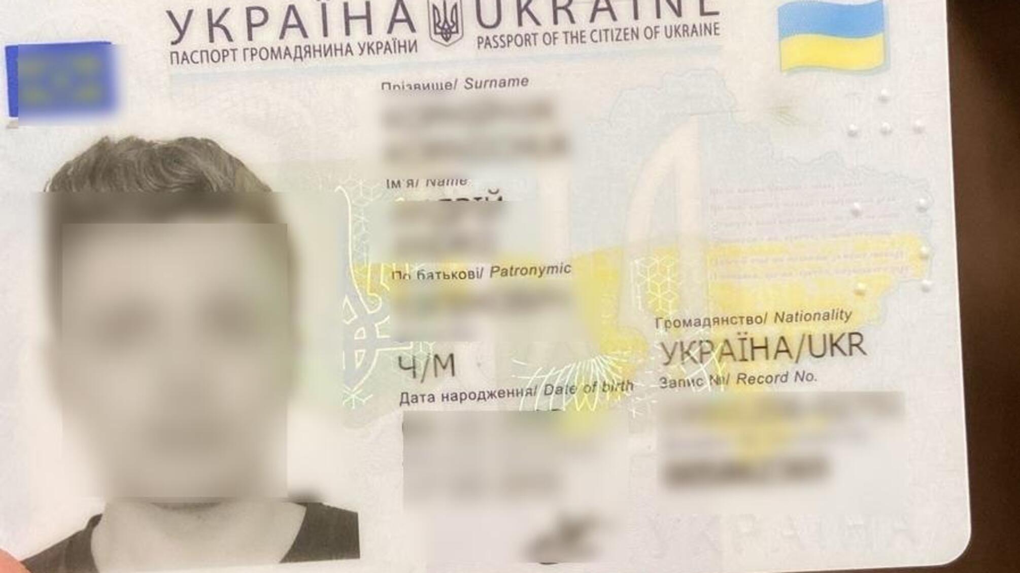 В Киеве разоблачен производитель фальшивых документов (фото)
