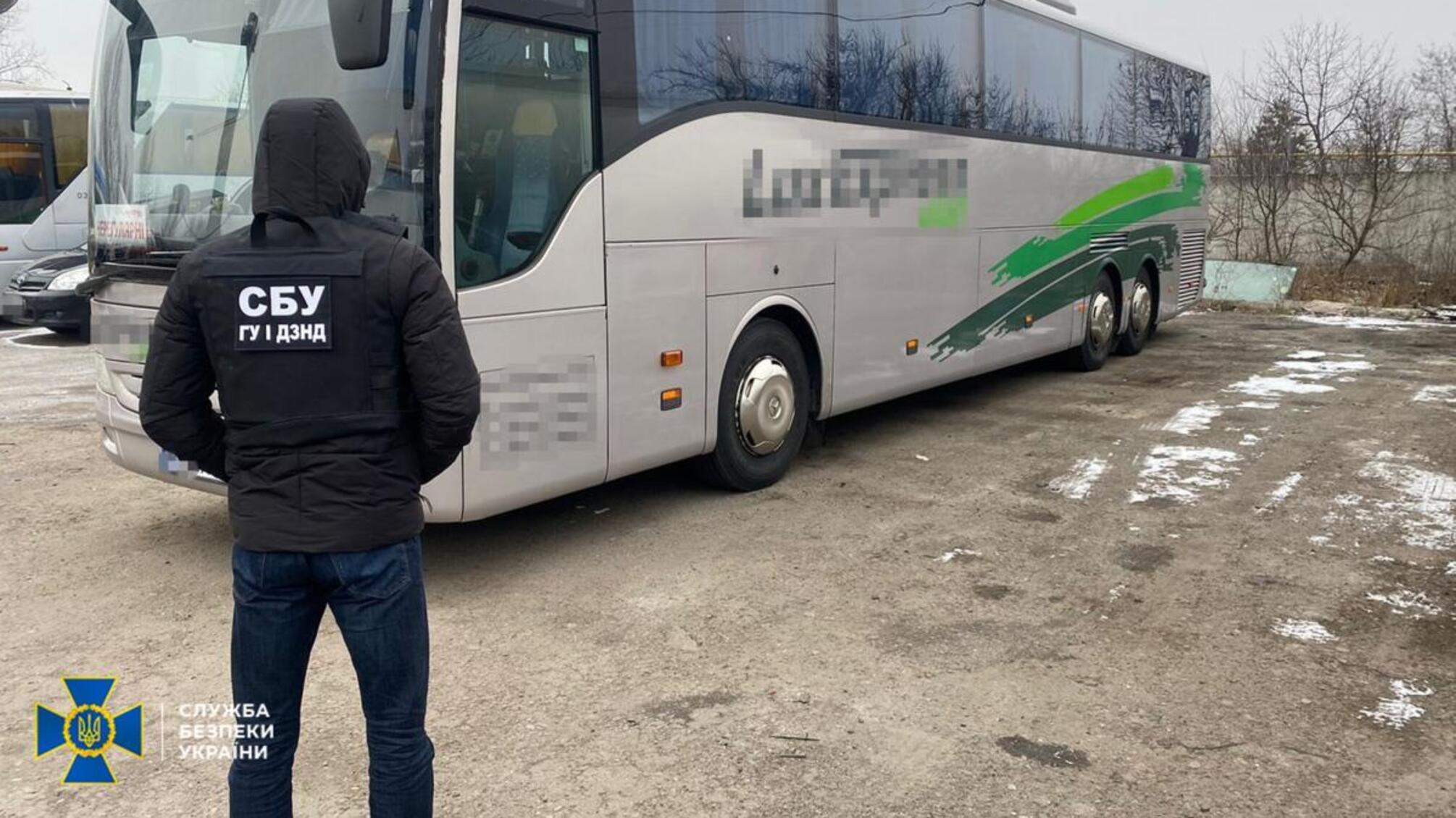 За 250 евро перевозили во временно оккупированные Крым и Донецк: разоблачены дельцы