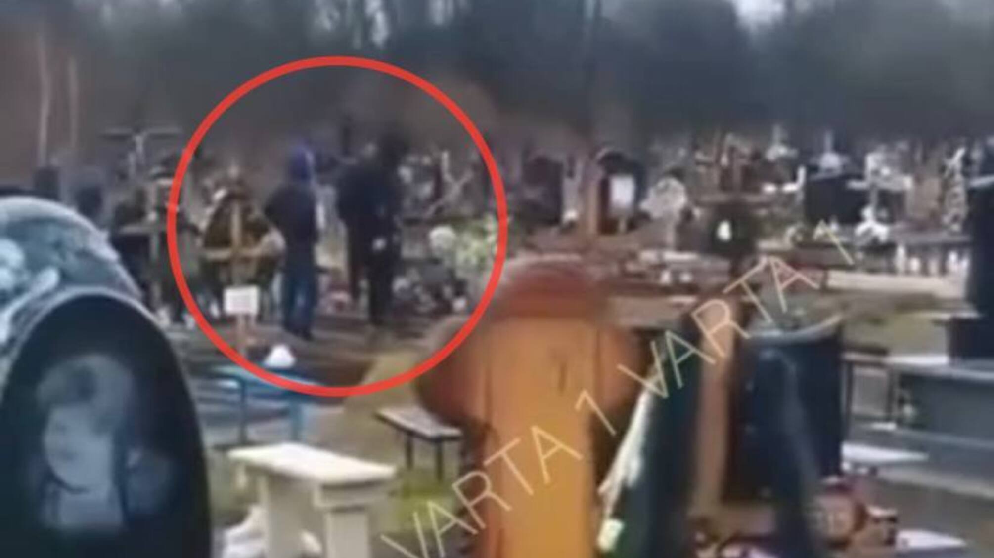 Во Львове с поличным поймали воров, которые обворовывали могилы