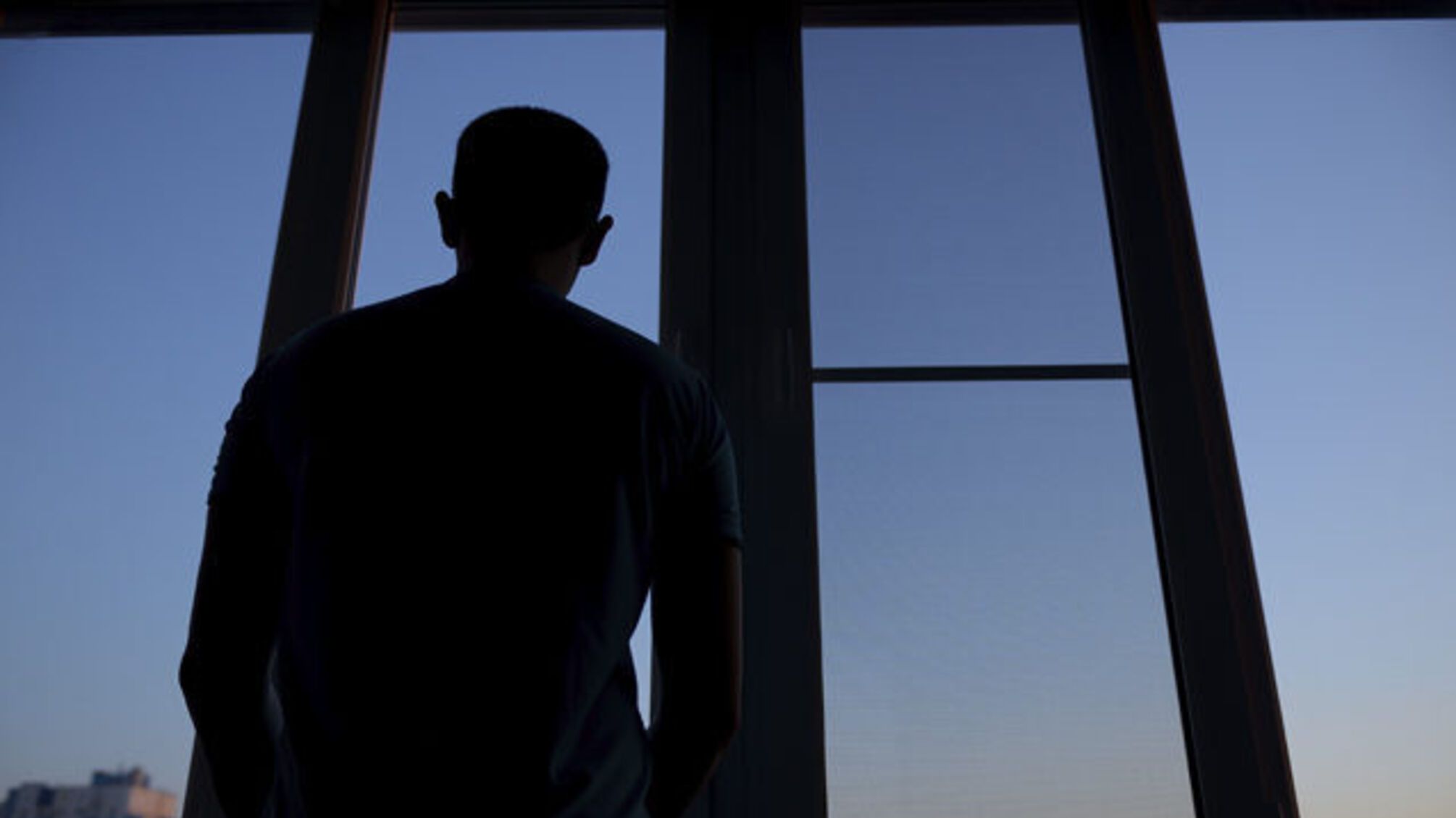 На Київщині чоловік вистрибнув з 10-го поверху квартири – деталі