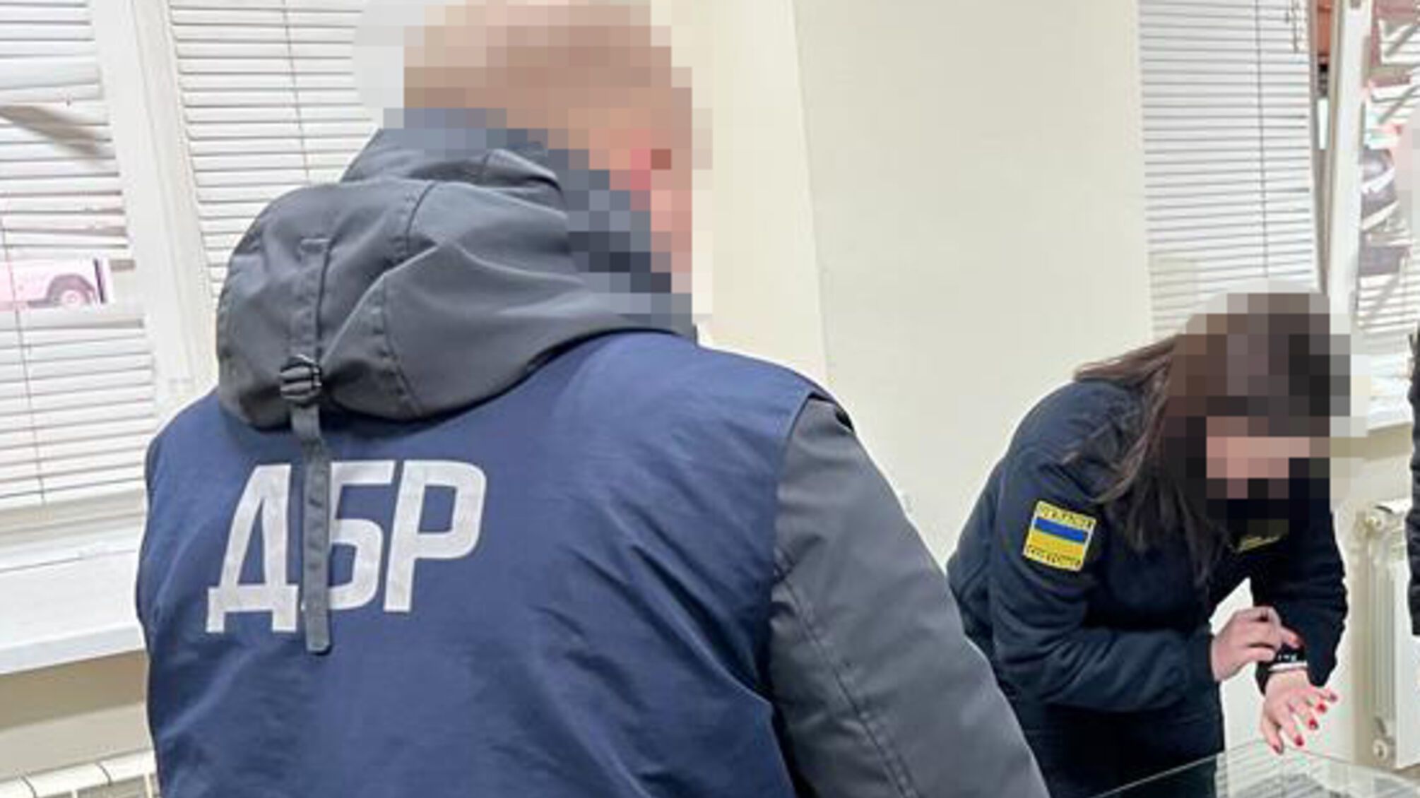 Сотрудники ДБР сообщили о подозрении государственному инспектору таможенного поста «Яворов» Львовской таможни
