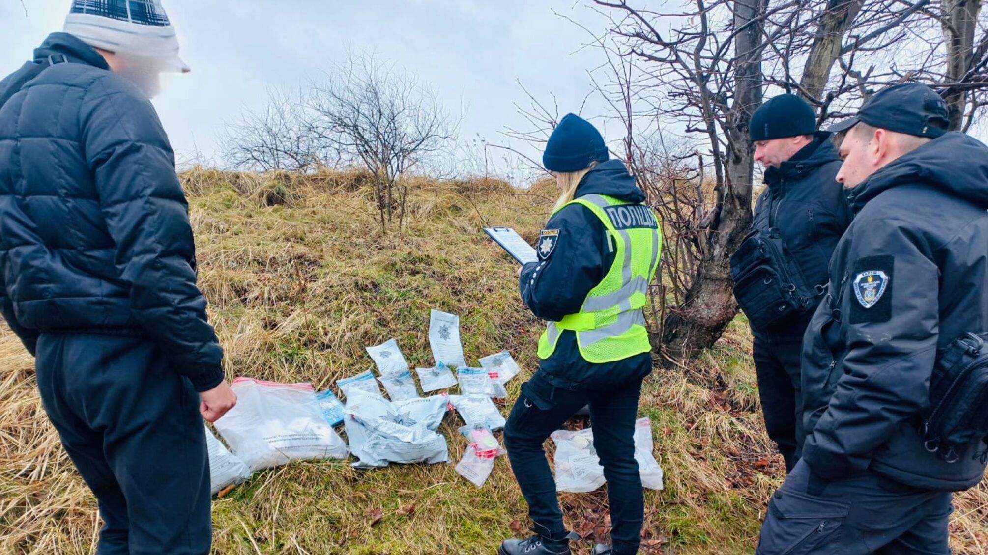 На Прикарпатті вилучили близько 8 кілограмів наркотиків