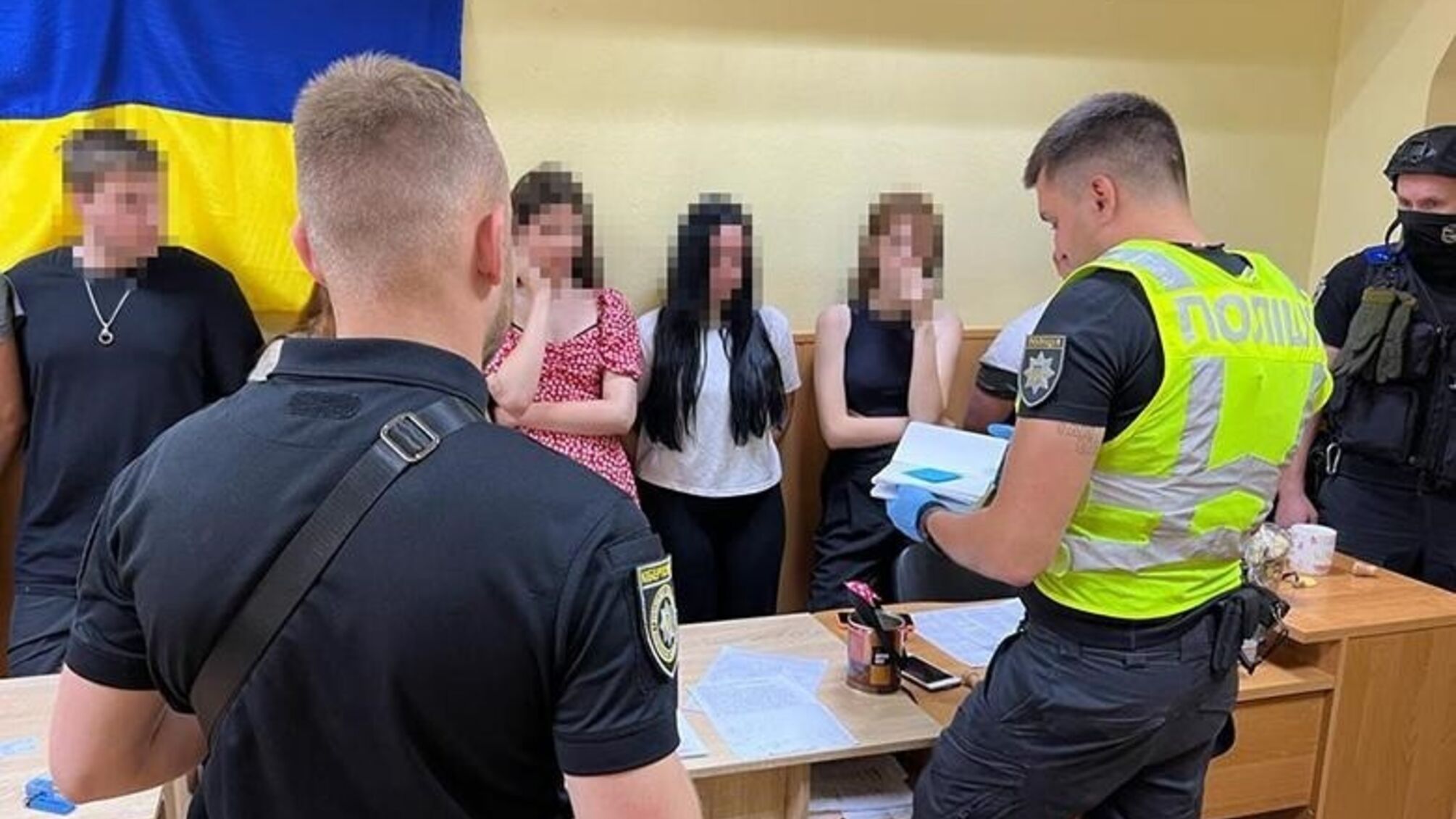 Выманивали у людей деньги: в Киеве разоблачили преступную схему псевдоволонтеров