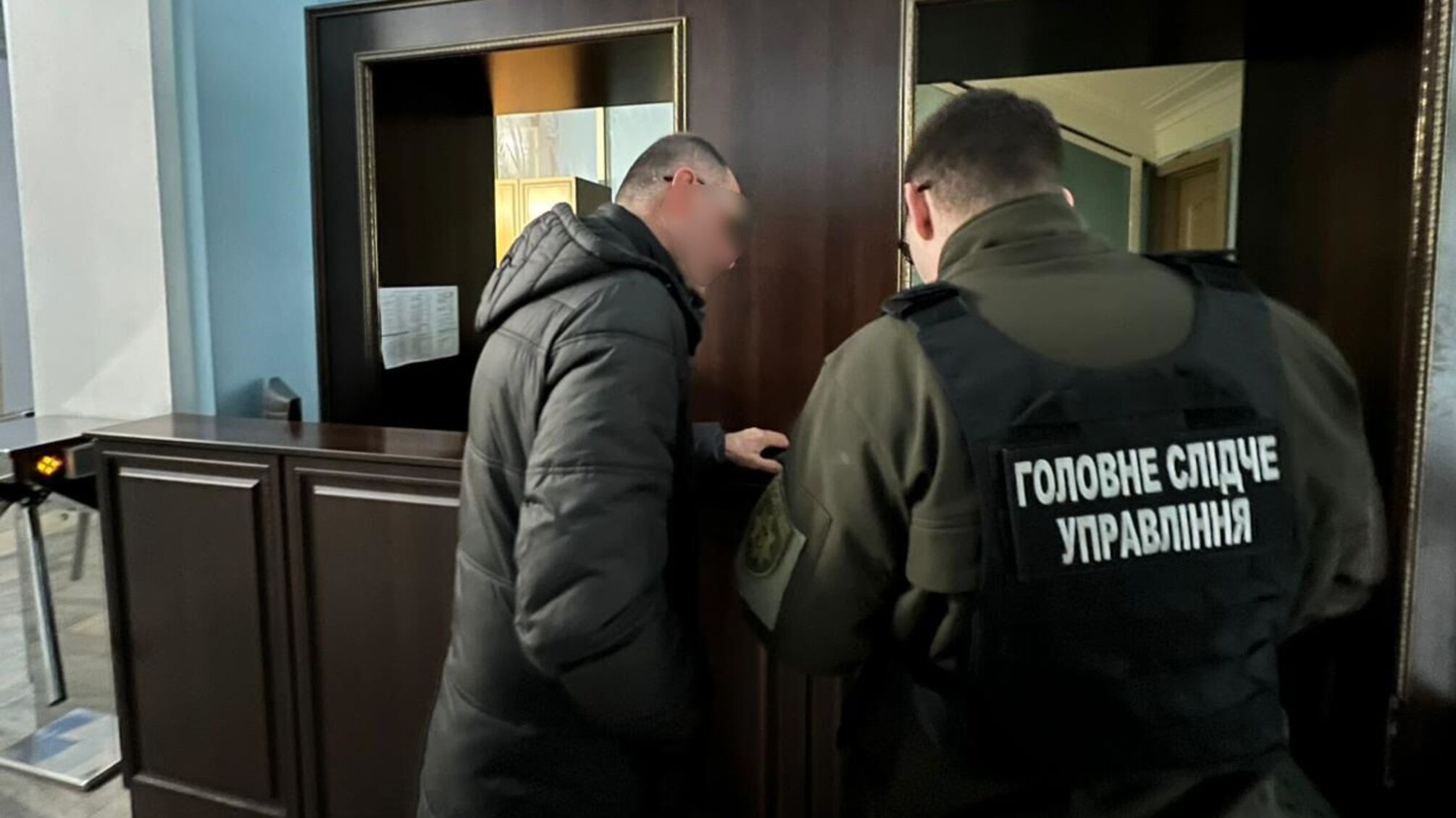 Водій президента НААН України був 'працевлаштований' у шести держструктурах: cлідчі повідомили підозри службовим особам