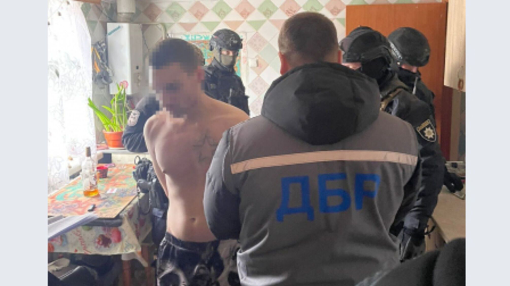 ДБР і Нацполіція затримали п'ятьох осіб