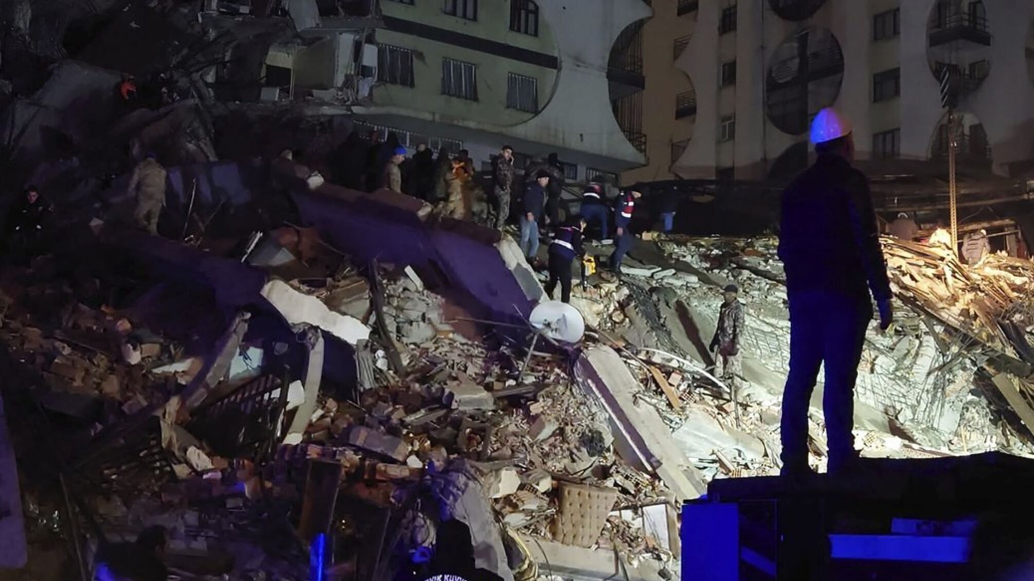 Землетрус у Туреччині: Зеленський заявив про готовність надити допомогу Анкарі
