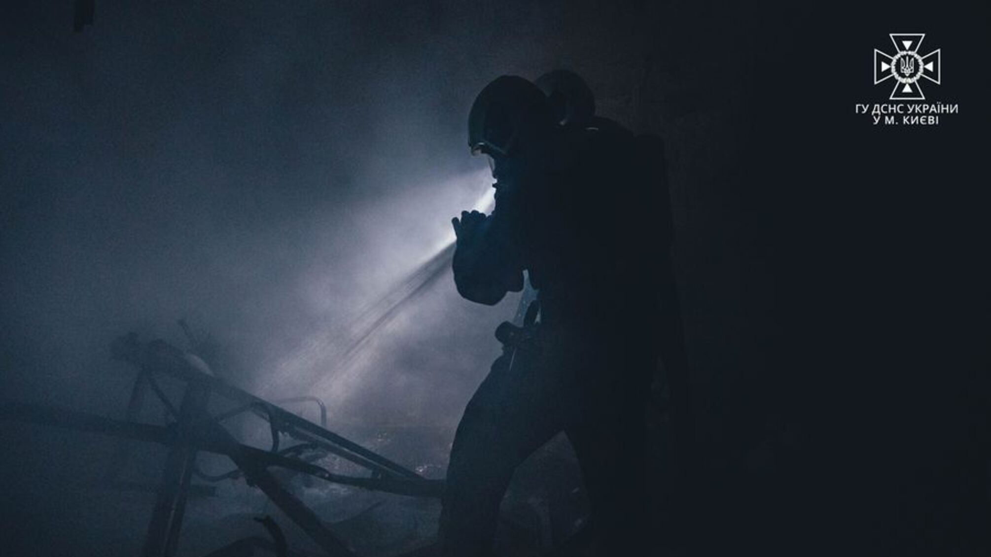 Масштабна пожежа посеред Києва: горіло офісне приміщення у багатоповерхівці
