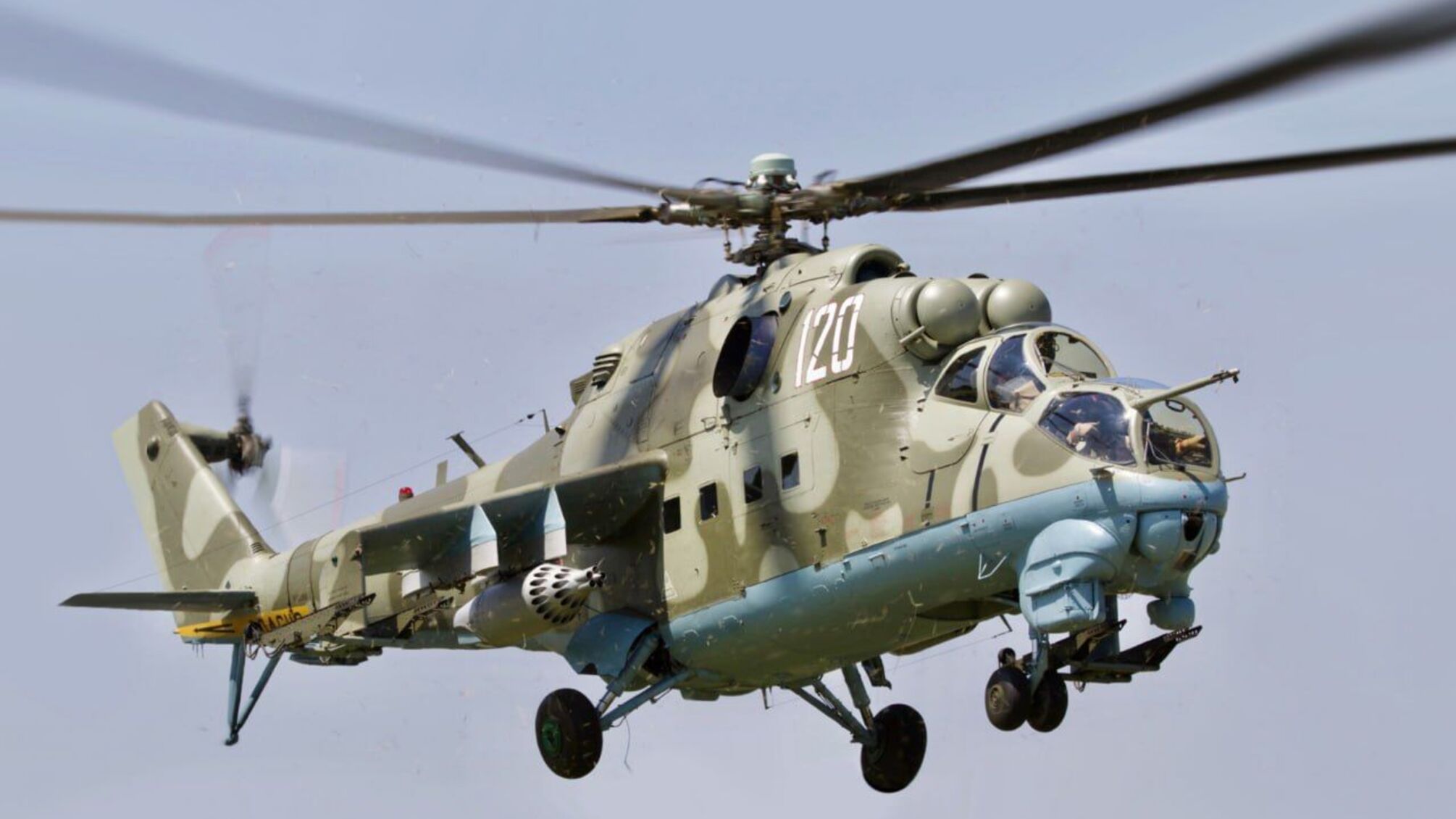 Нацгвардейцы под Бахмутом сбили вражеский ударный вертолет Ми-24