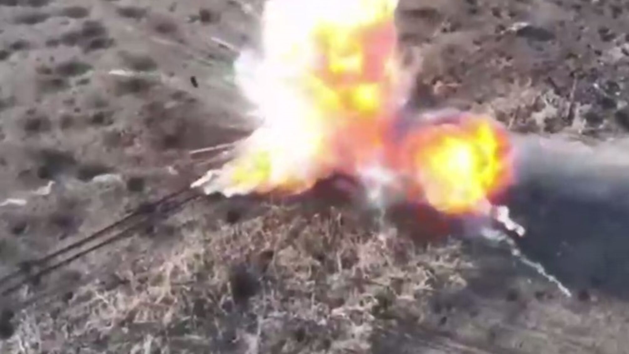 В результате возгорания сдетонировал боекомплект и произошел 'фейерверк'