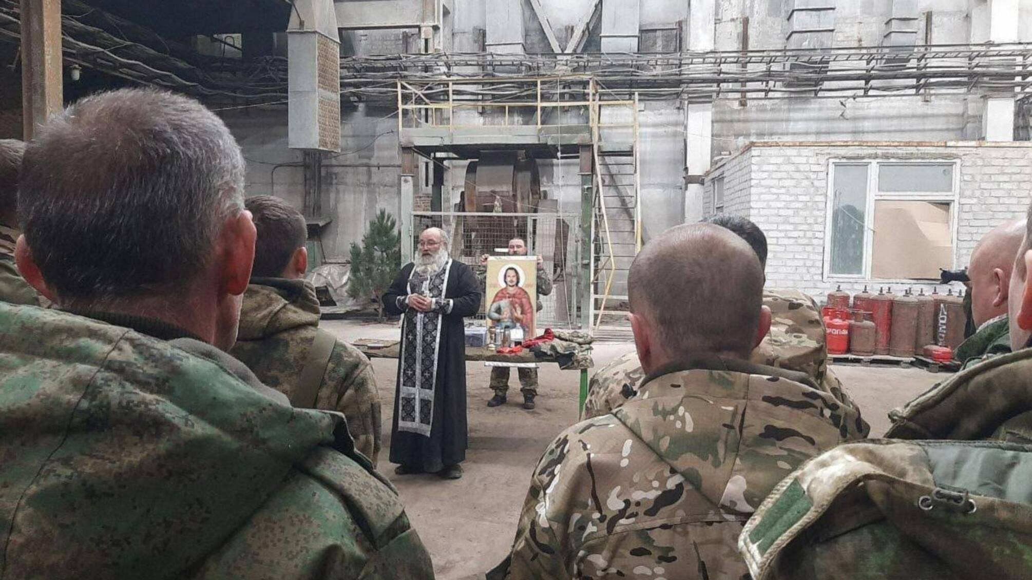 Росіяни 'моляться' на ікону із зображенням вбитого гауляйтера Херсонщини