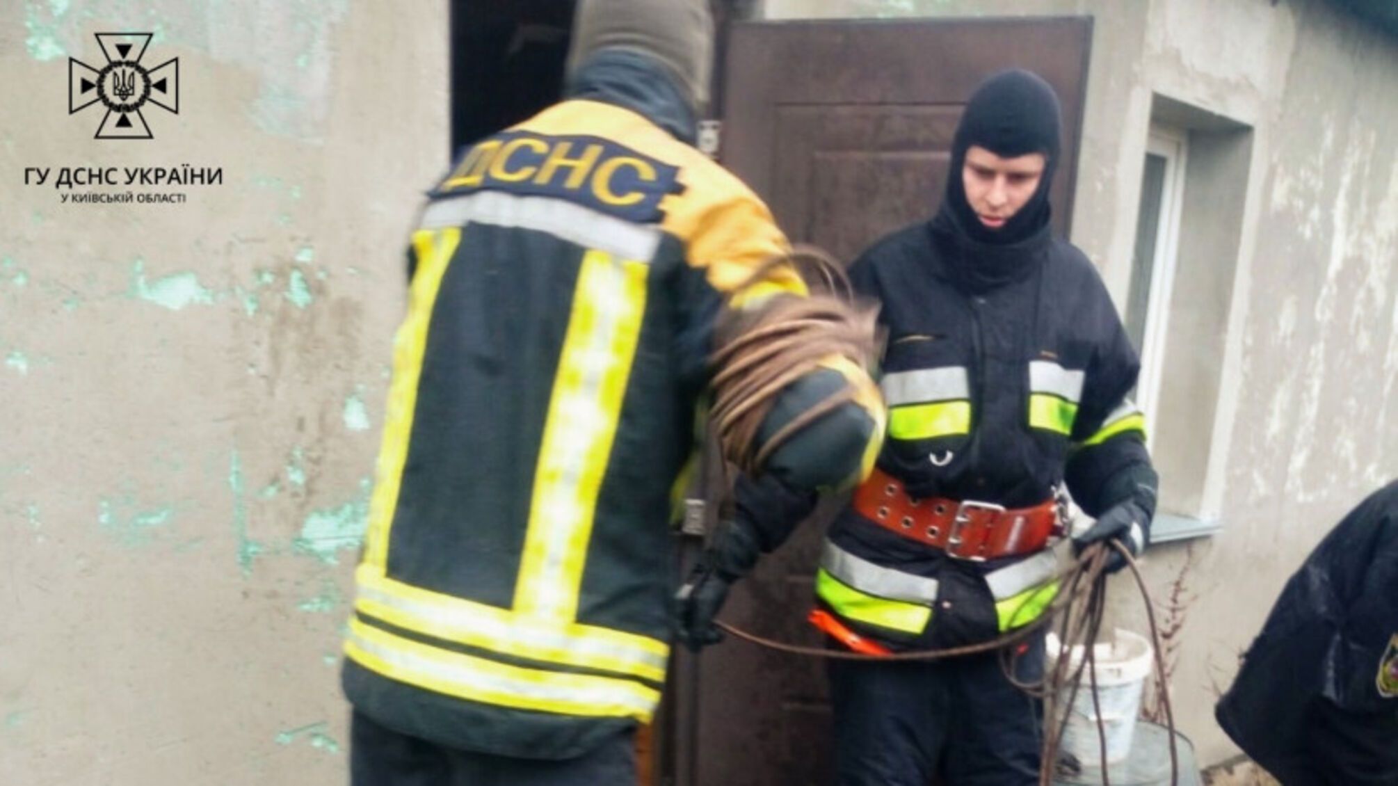 Под Киевом мужчина утонул в колодце на собственном дворе: что известно