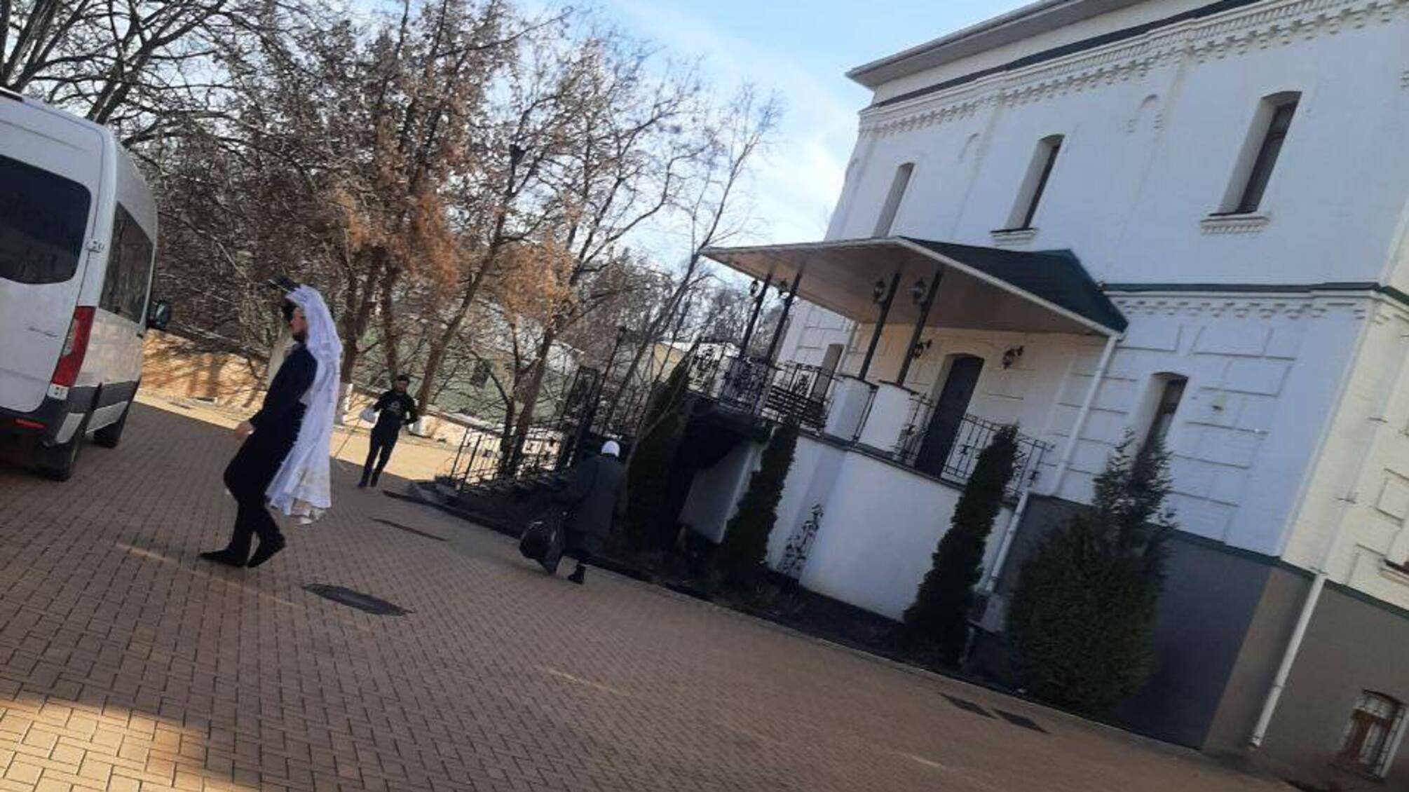 Митрополит вивозить майно зі своєї лаврської келії