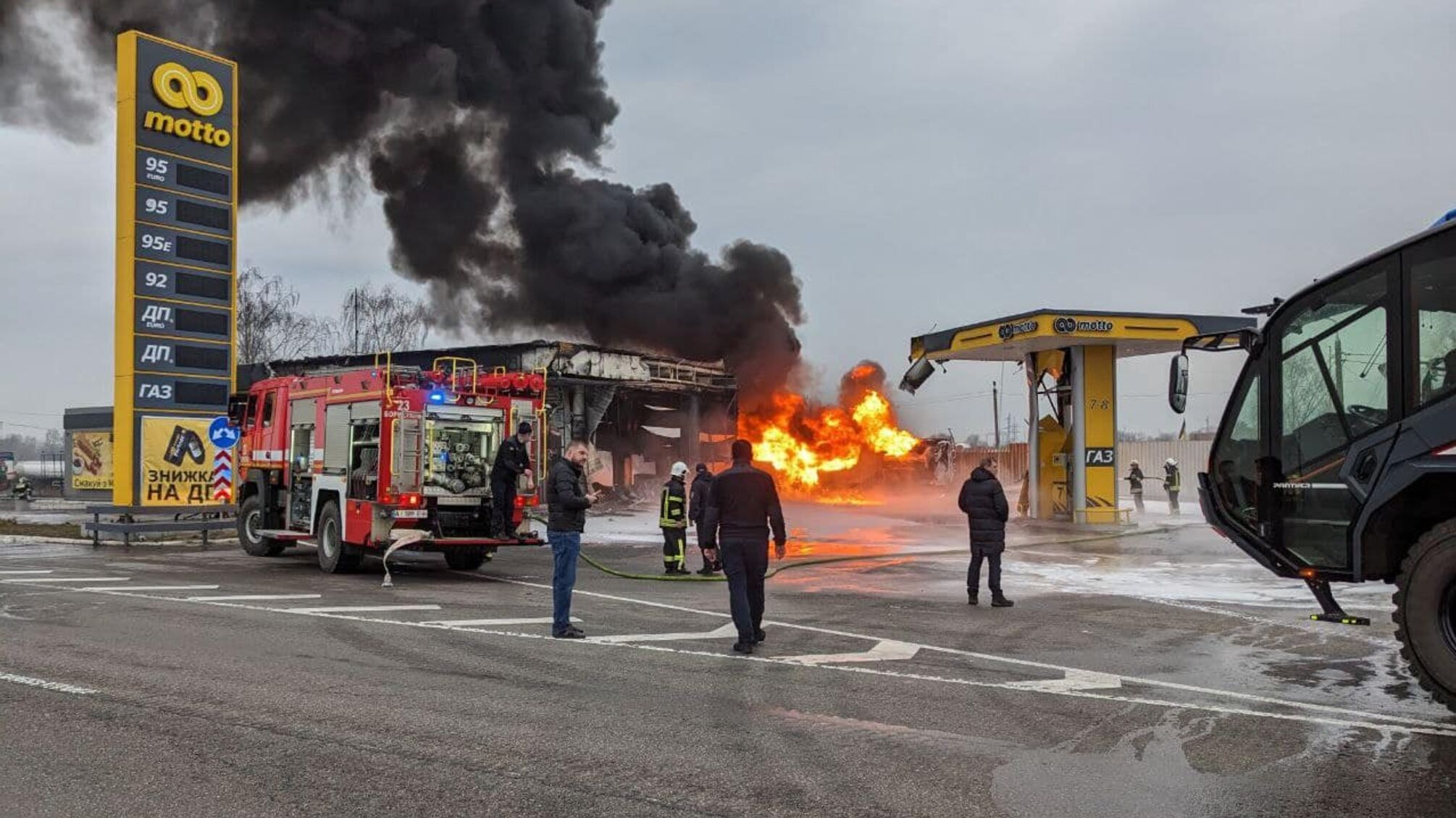 В Борисполе под Киевом – масштабный пожар на АЗС: что известно (фото)