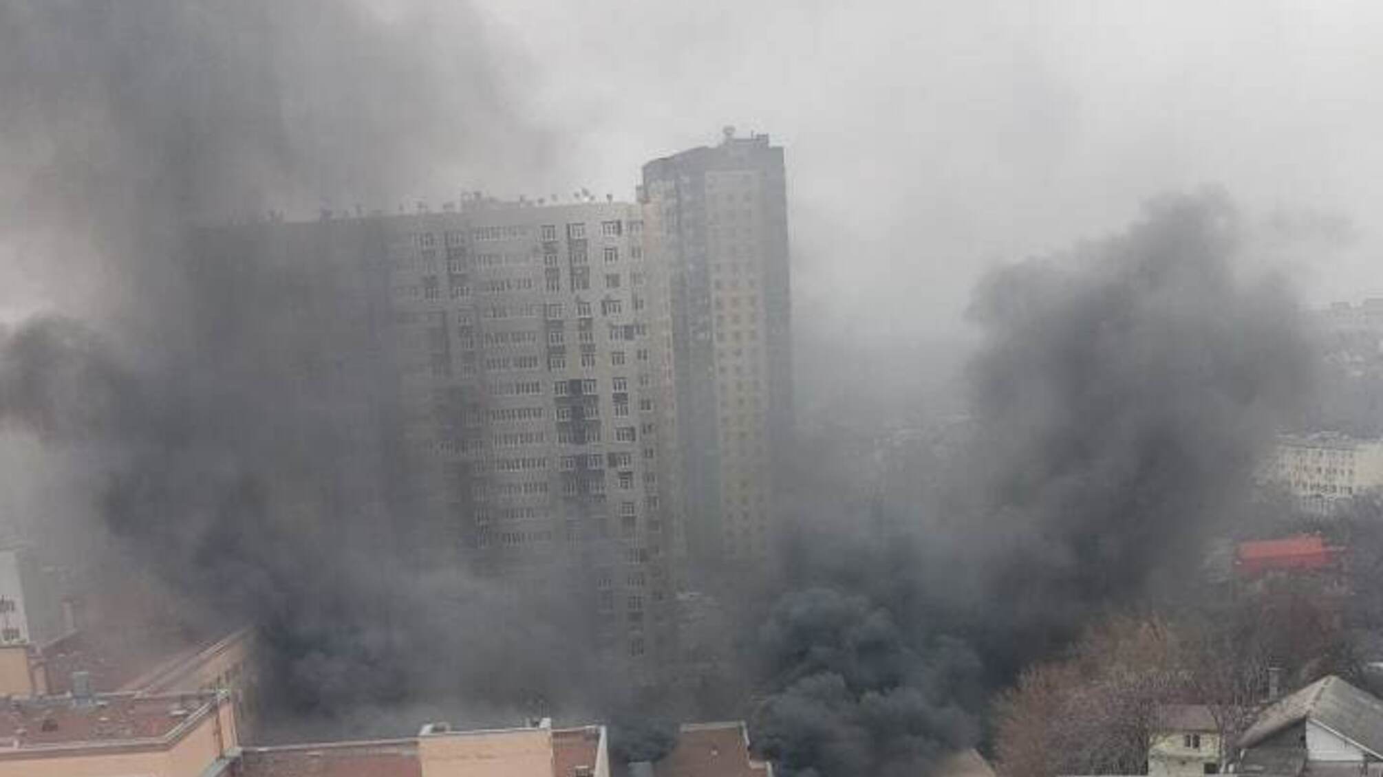 В росії горить будівля з підвищеною охороною
