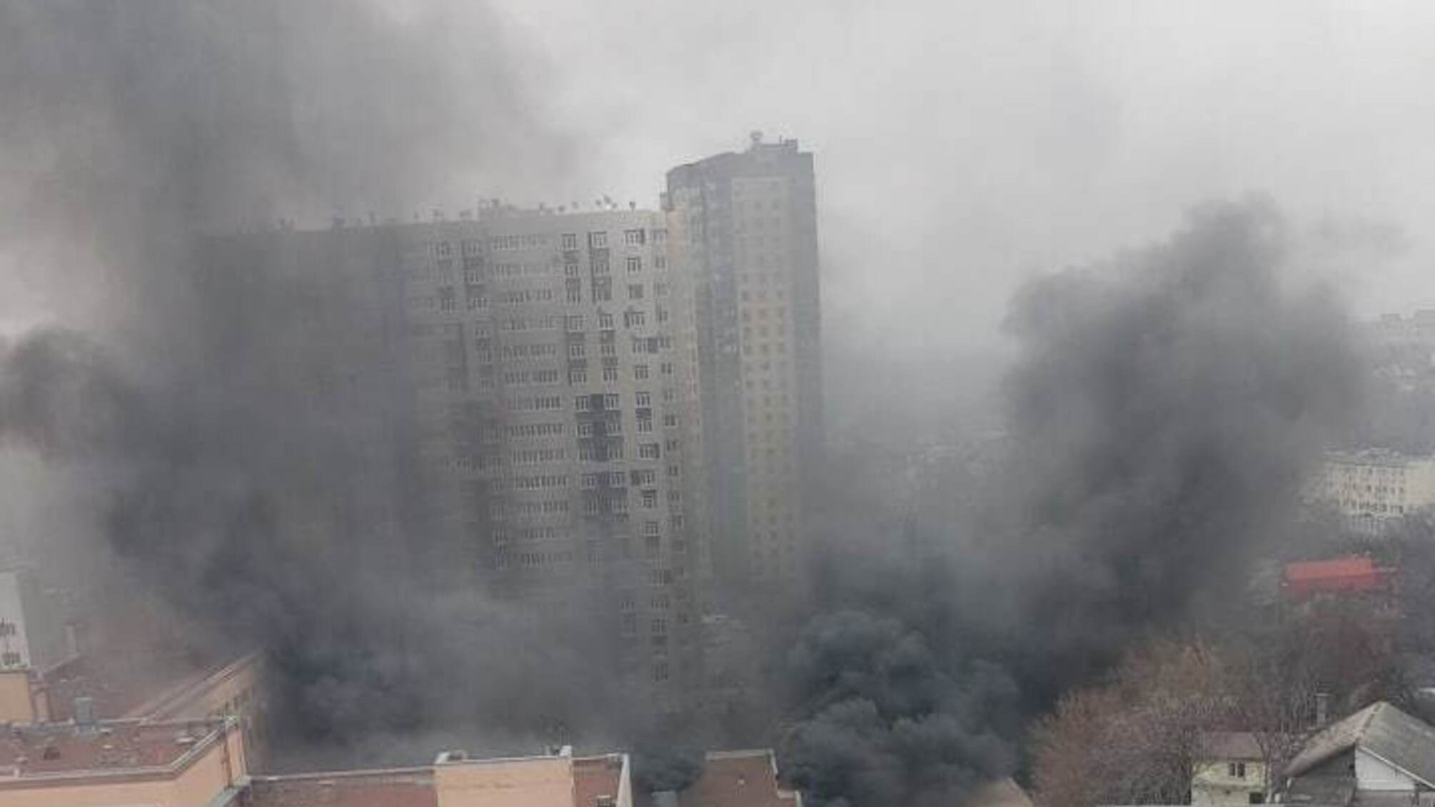 В росії горить будівля з підвищеною охороною