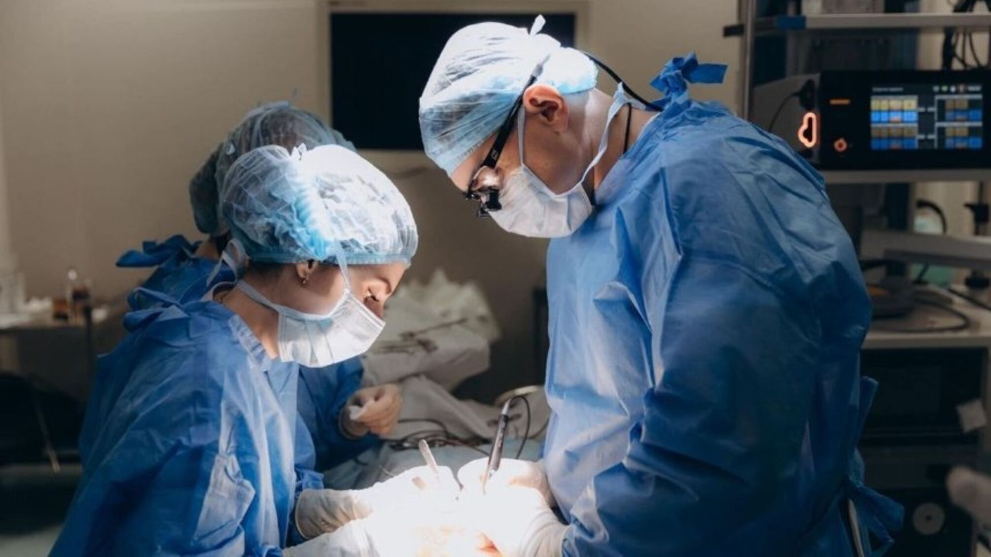 После операции оставила салфетку в теле 7-летнего ребенка: в Киевской области подозревается врач