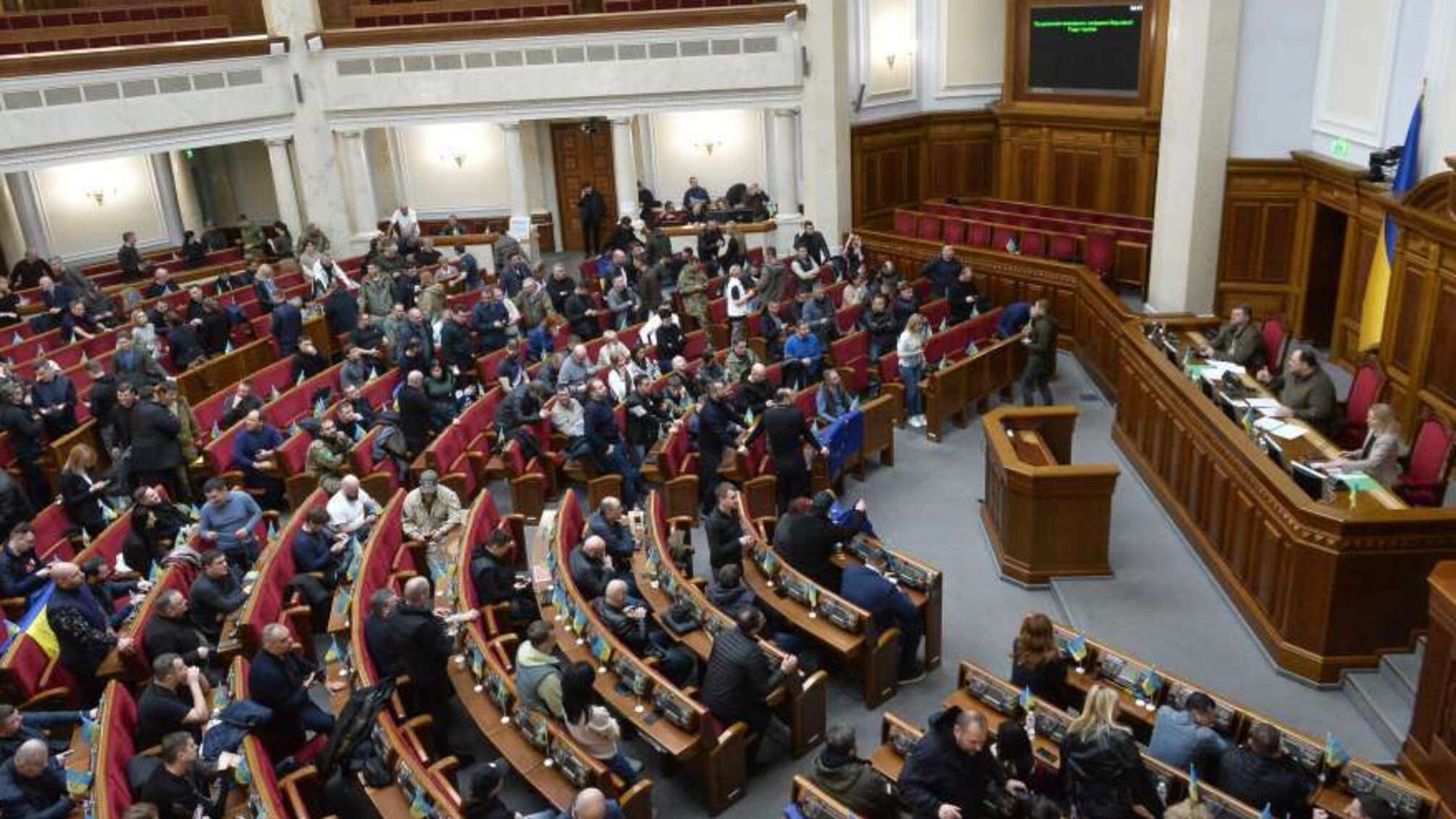 По 40-70 тисяч гривень: майже всі депутати України у січні отримали додаткову зарплату, – ЗМІ