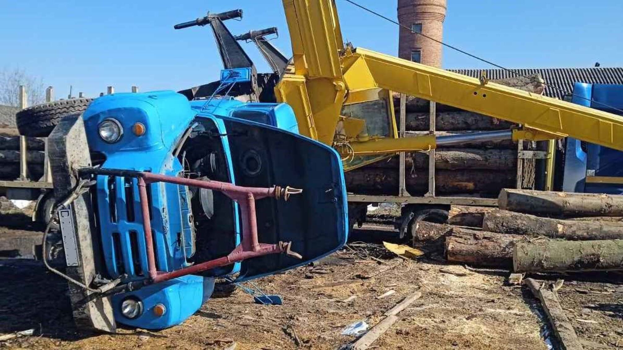 В Дрогобыче мужчину зажало автокраном