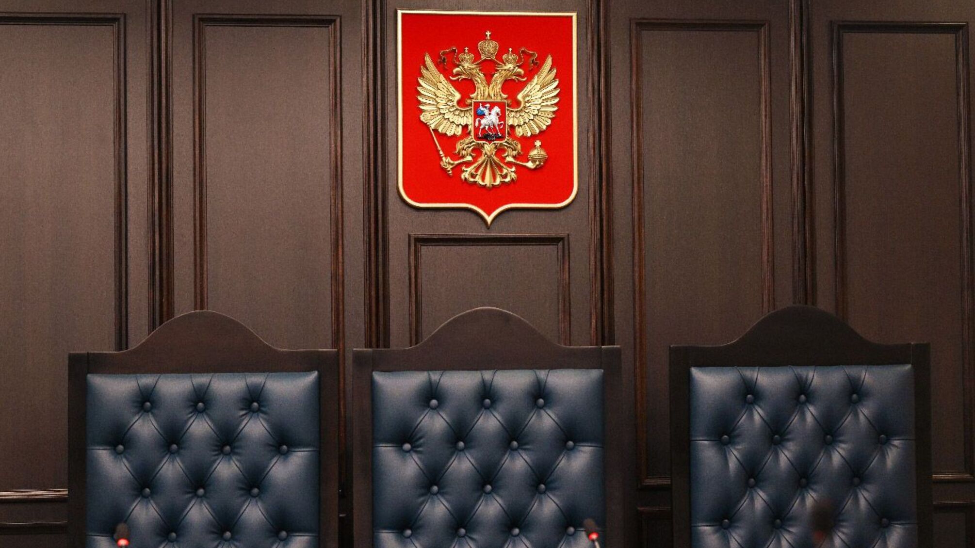 Росіянина судитимуть через заставку на телефоні з емблемою 'Азову': деталі судової справи