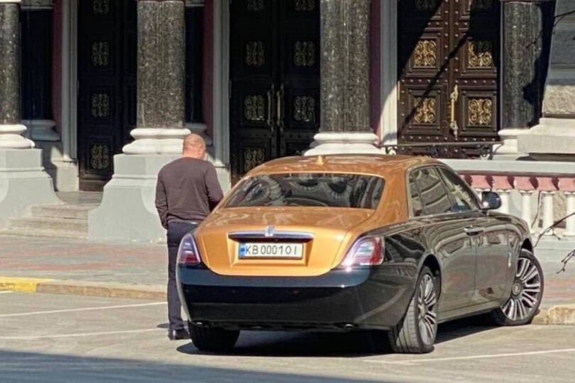Главу Нацбанка Пышного заметили возле Rolls Royce, который может принадлежать нардепу Вацаку — фото (обновлено)