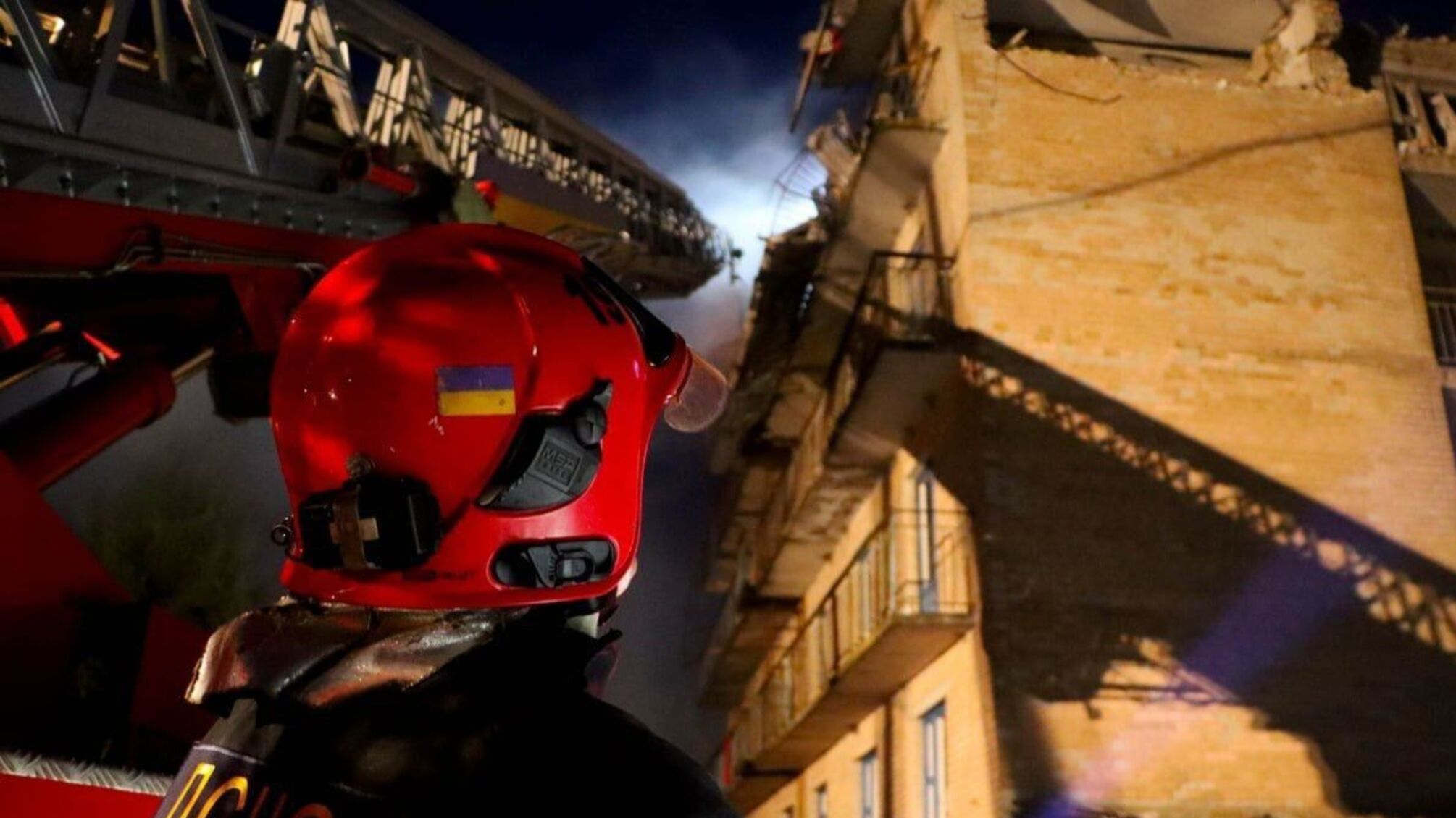 В Ржищеве завершена спасательная операция на развалинах разрушенного дома: количество жертв возросло (фото)