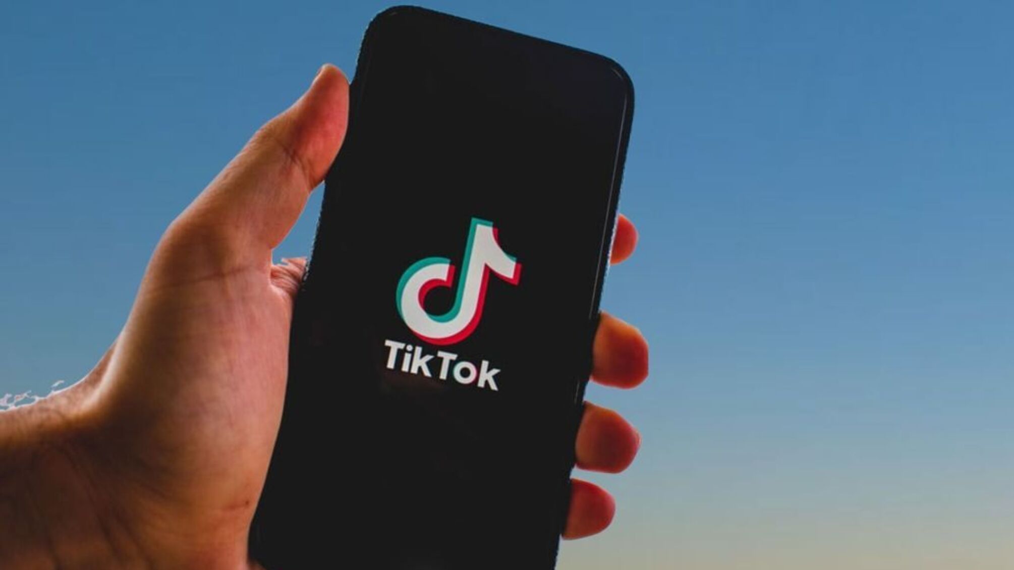 Украинцы предлагают запретить Tik-Tok: соответствующая петиция набрала уже 5 тысяч голосов