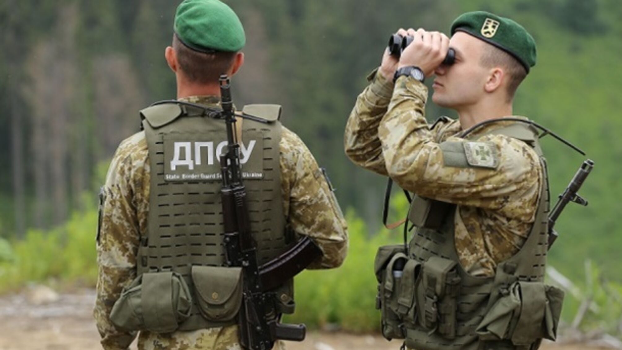 'Сопровождали' своих тещ на 'лечение': пограничники на Буковине разоблачили еще двух ухилянцев