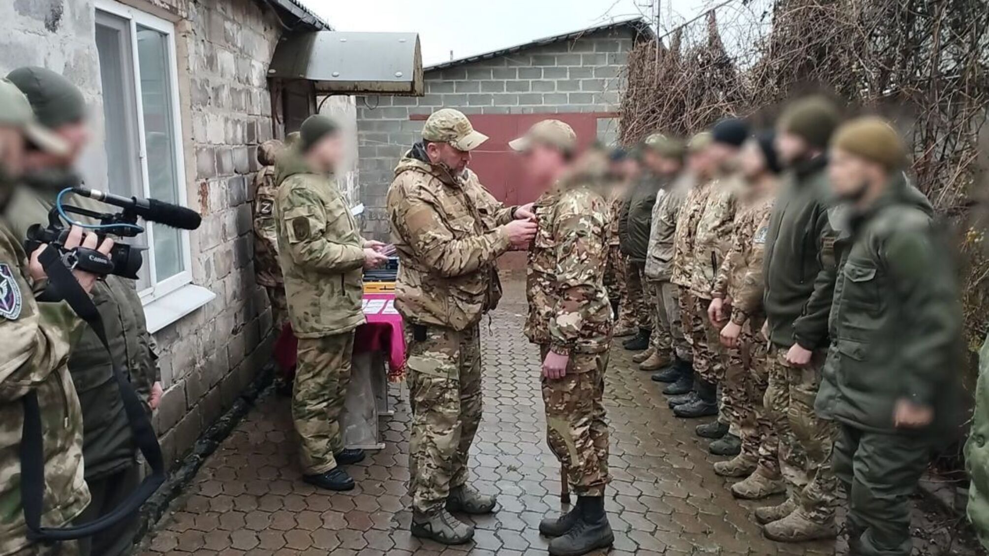 Российские 'мажоры' получают медали за 'службу' в глубоком тылу