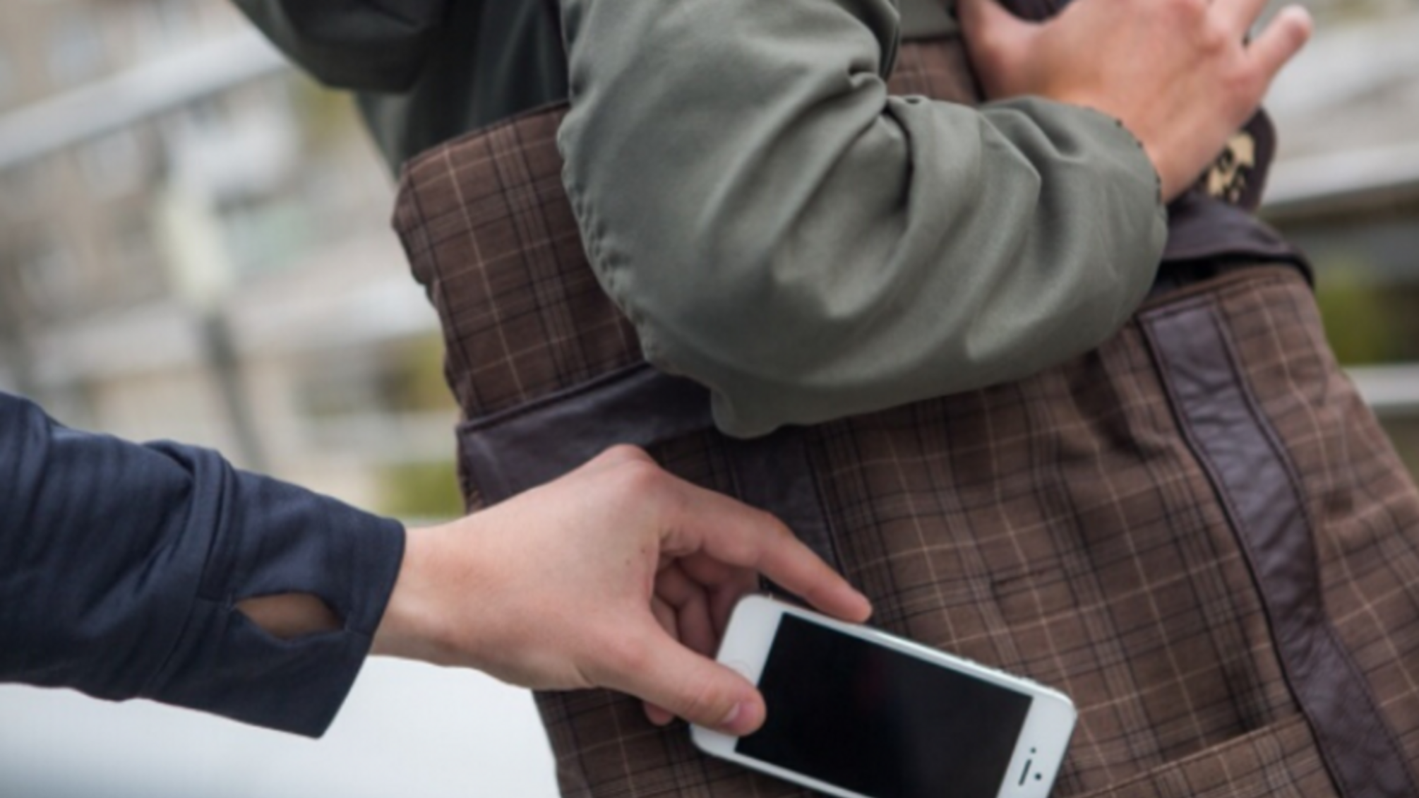 'Гоп-стоп' возвращается: в Киеве участились случаи краж мобильных телефонов