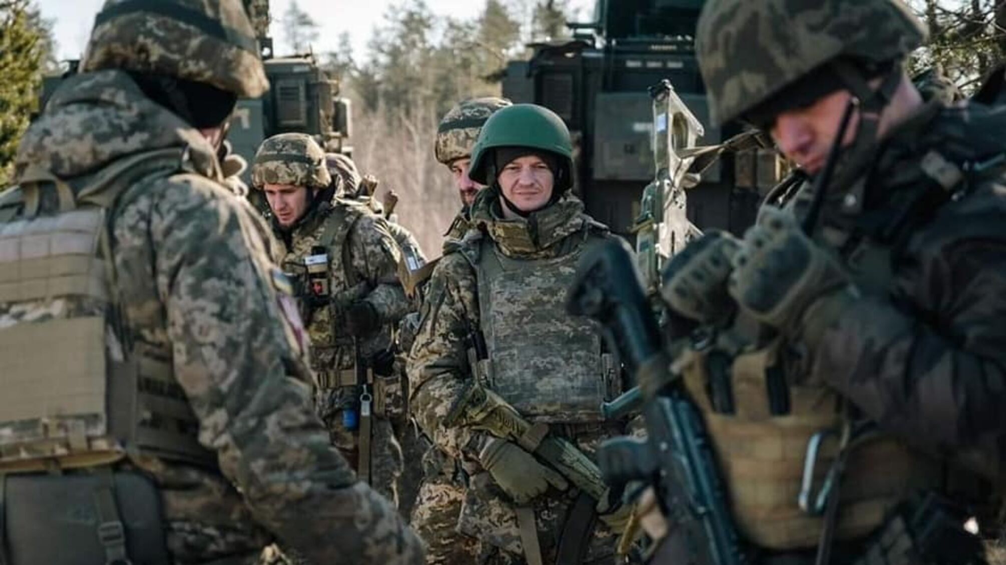 Украинские военные продолжают защищать украинские земли от российского нашествия