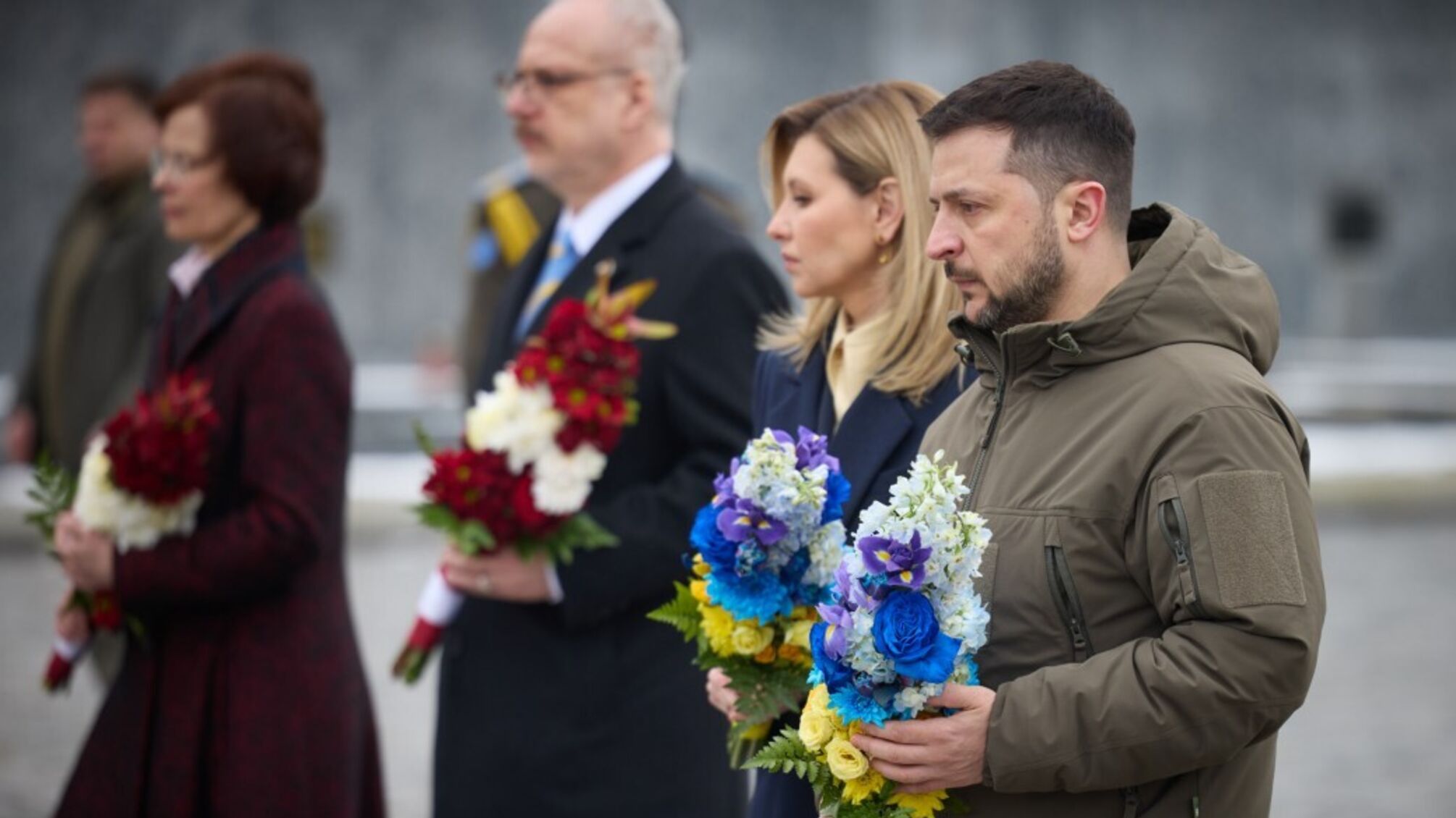 Во Львове президенты и первые леди Украины и Латвии почтили память погибших украинских защитников