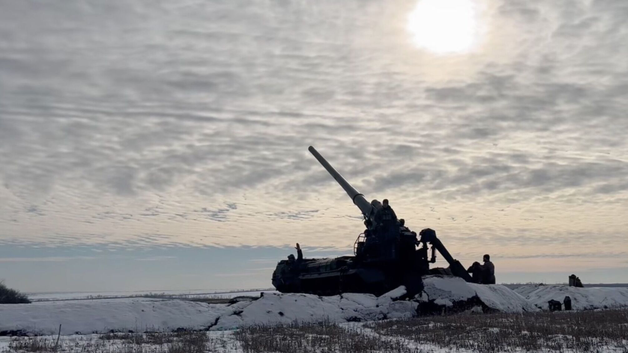 Украинские пушкари показали кадры точной работы под Бахмутом