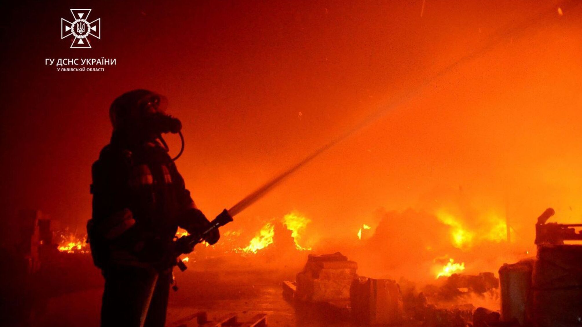 На Львівщині на ходу спалахнула багатотонна машина