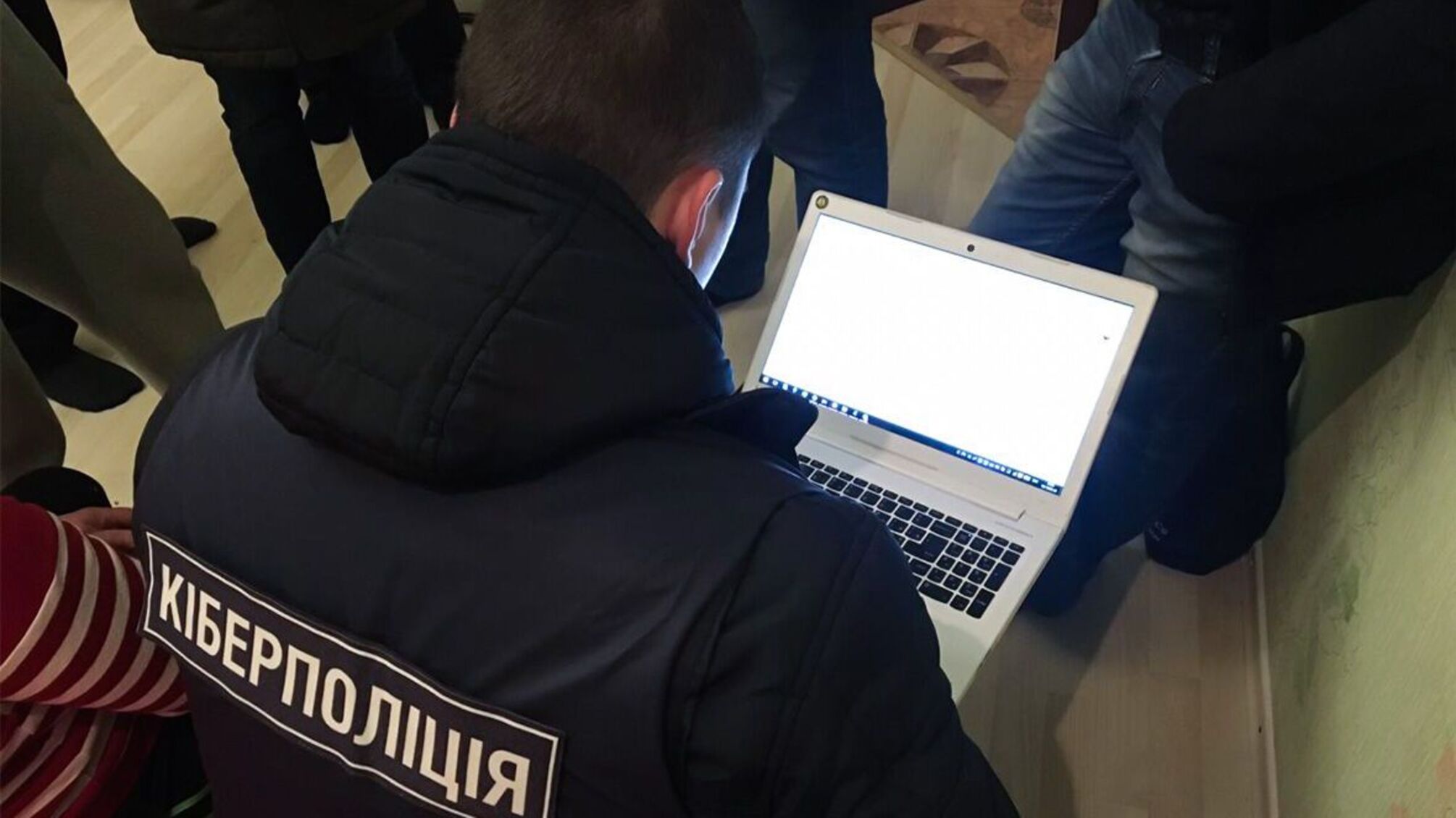 Присвоили 1 млн грн с банковских счетов украинцев: киберполиция разоблачила мошенников