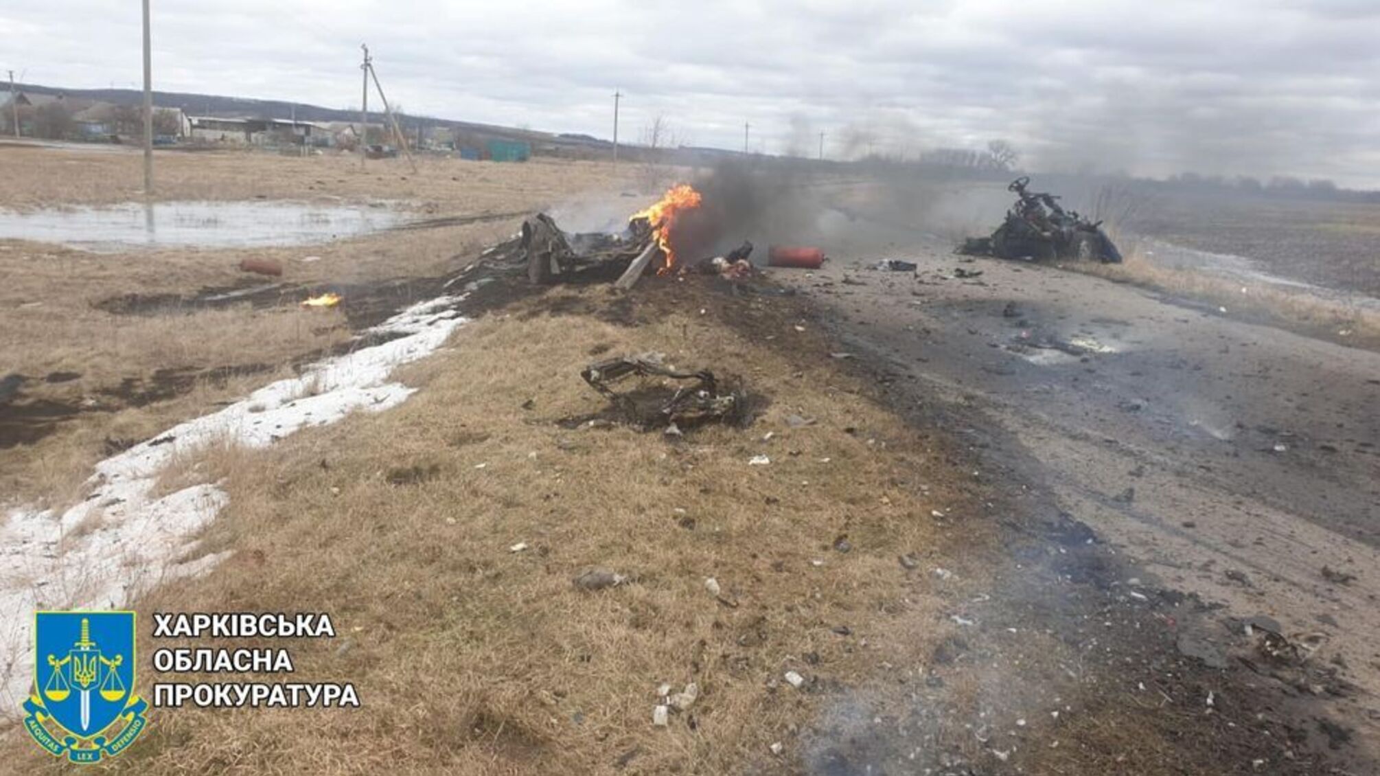 На Харьковщине вражеский снаряд попал в гражданское авто: супруги сгорели заживо