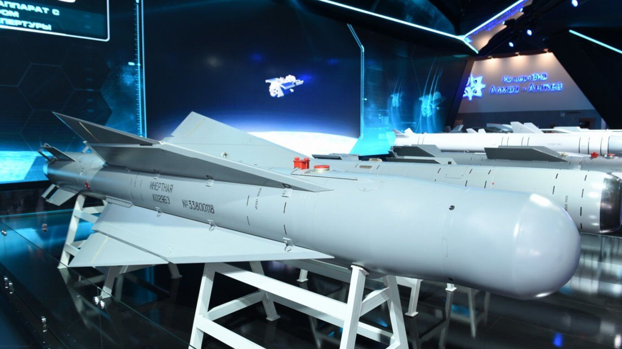 Россияне впервые применили против Украины новейшие управляемые авиабомбы весом 1500 кг: подробности 
