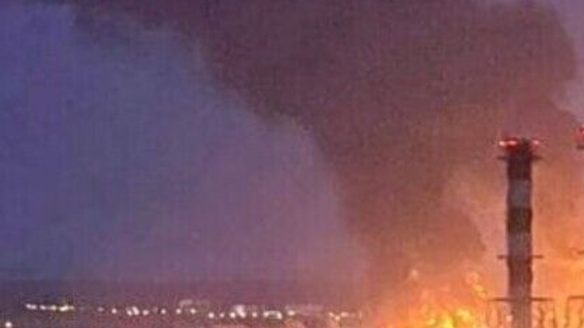 В росії знову пожежа: у Підмосков'ї чути вибухи на коксогазовому заводі (фото)