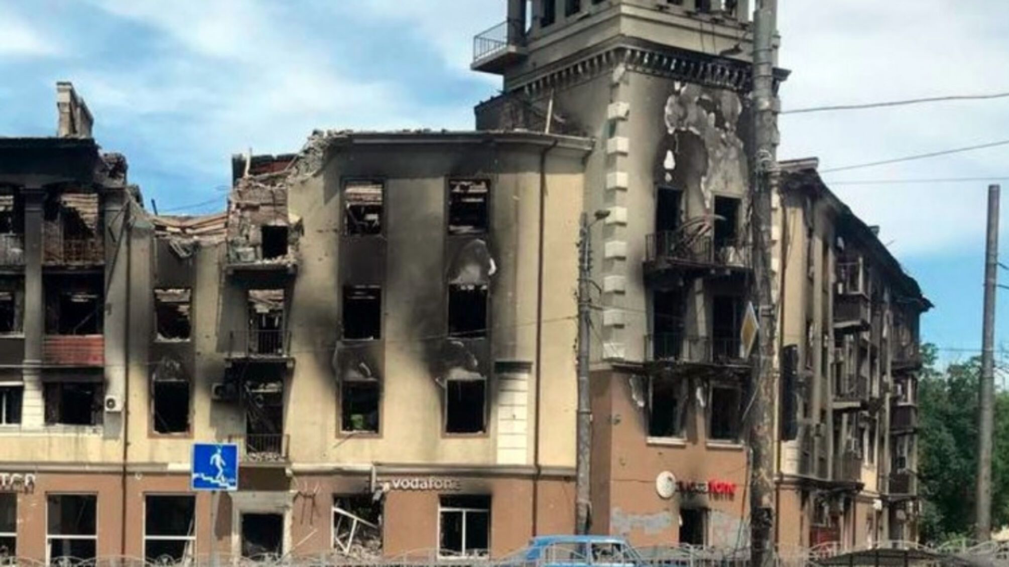 Пропагандисты в разрушенном Мариуполе: 'гиды' предупреждают не брать еду у местных – могут отравить