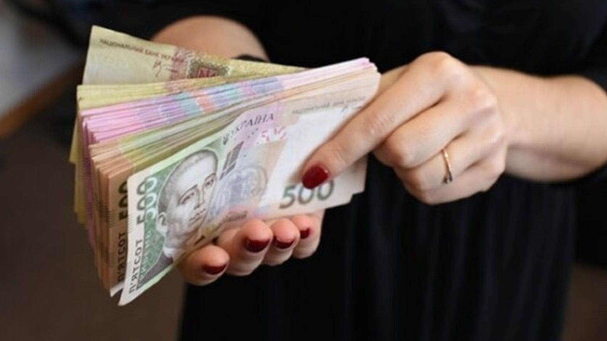 'Нагріла руки' на українських захисниках: одеситка продавала неіснуюче військове спорядження